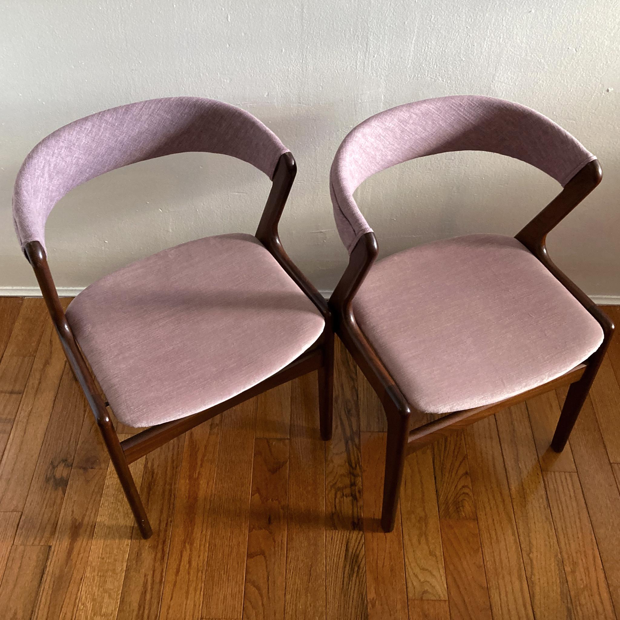 Fabric Kai Kristiansen Mauve Pink Curved Back Dining Side Chairs, 1960s, Pair of Two For Sale