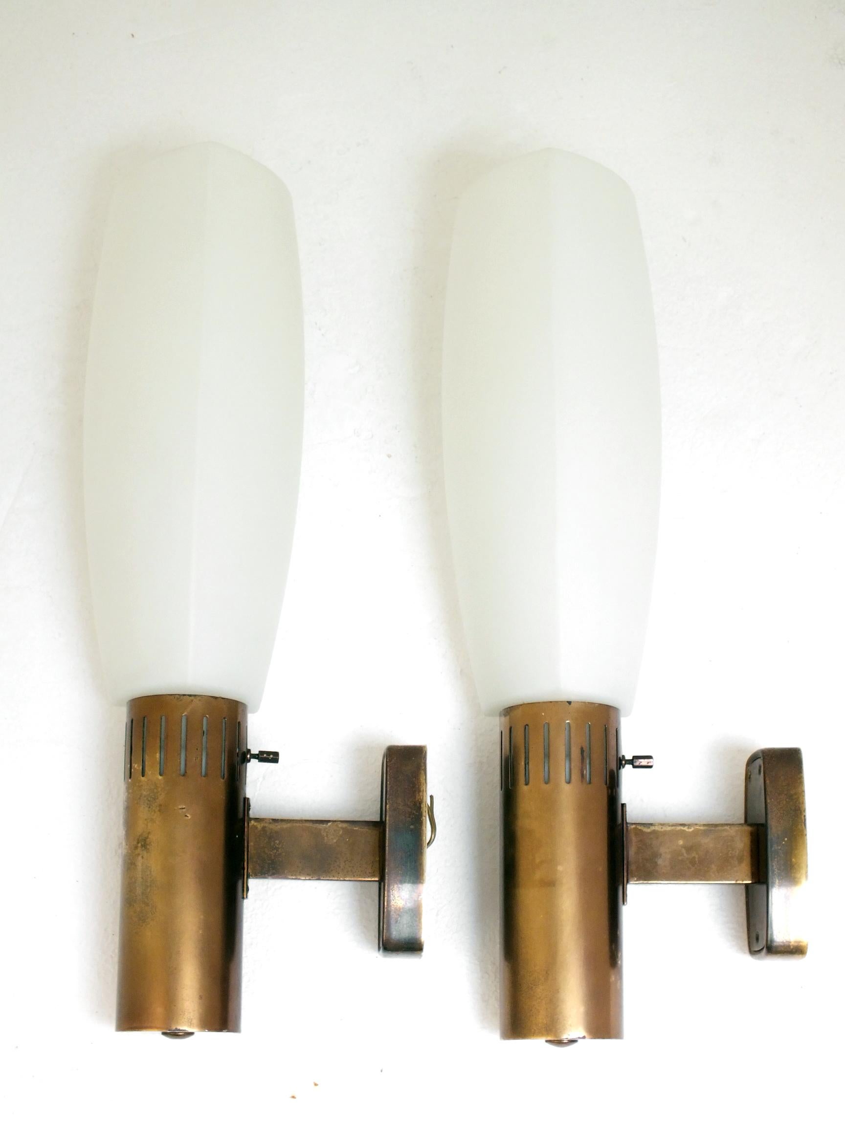Set of Two 1960s Stilnovo Design Italy Production Wall Lamps in Brass Glass In Good Condition For Sale In Biella, IT