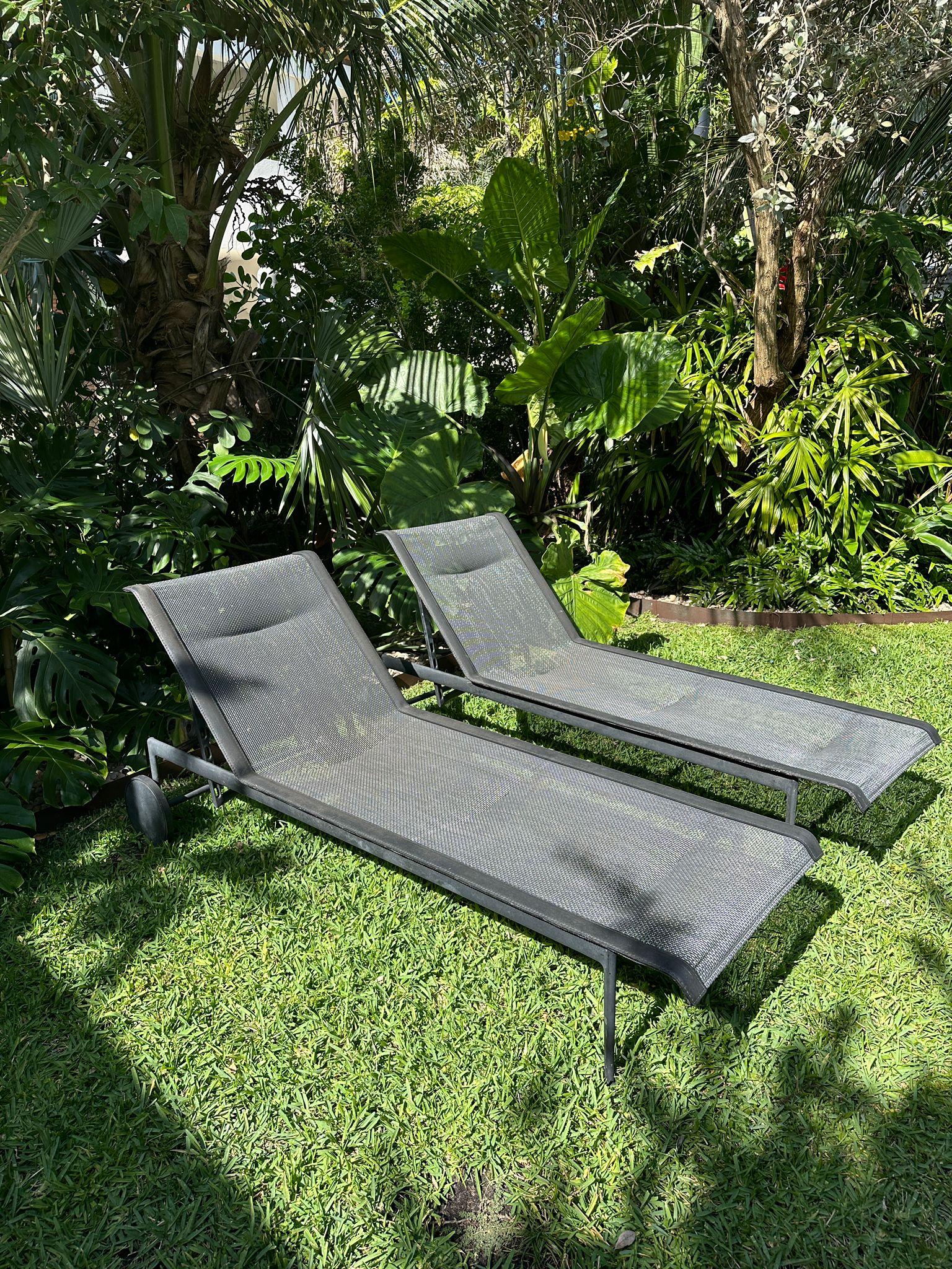 European Set of two 1966 Adjustable Chaise - Original Design  Knoll by  Richard Schultz For Sale