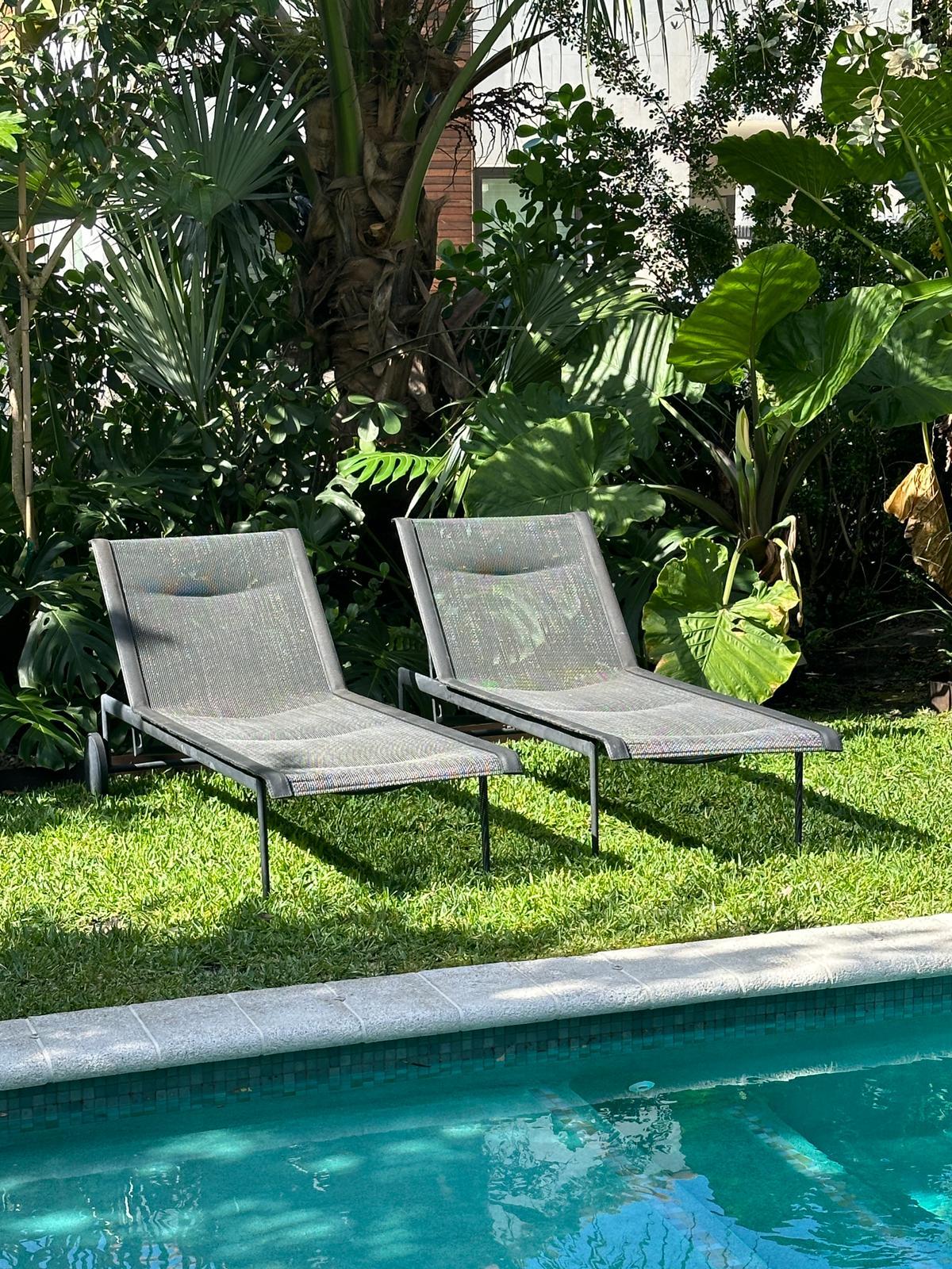 Aluminum Set of two 1966 Adjustable Chaise - Original Design  Knoll by  Richard Schultz For Sale