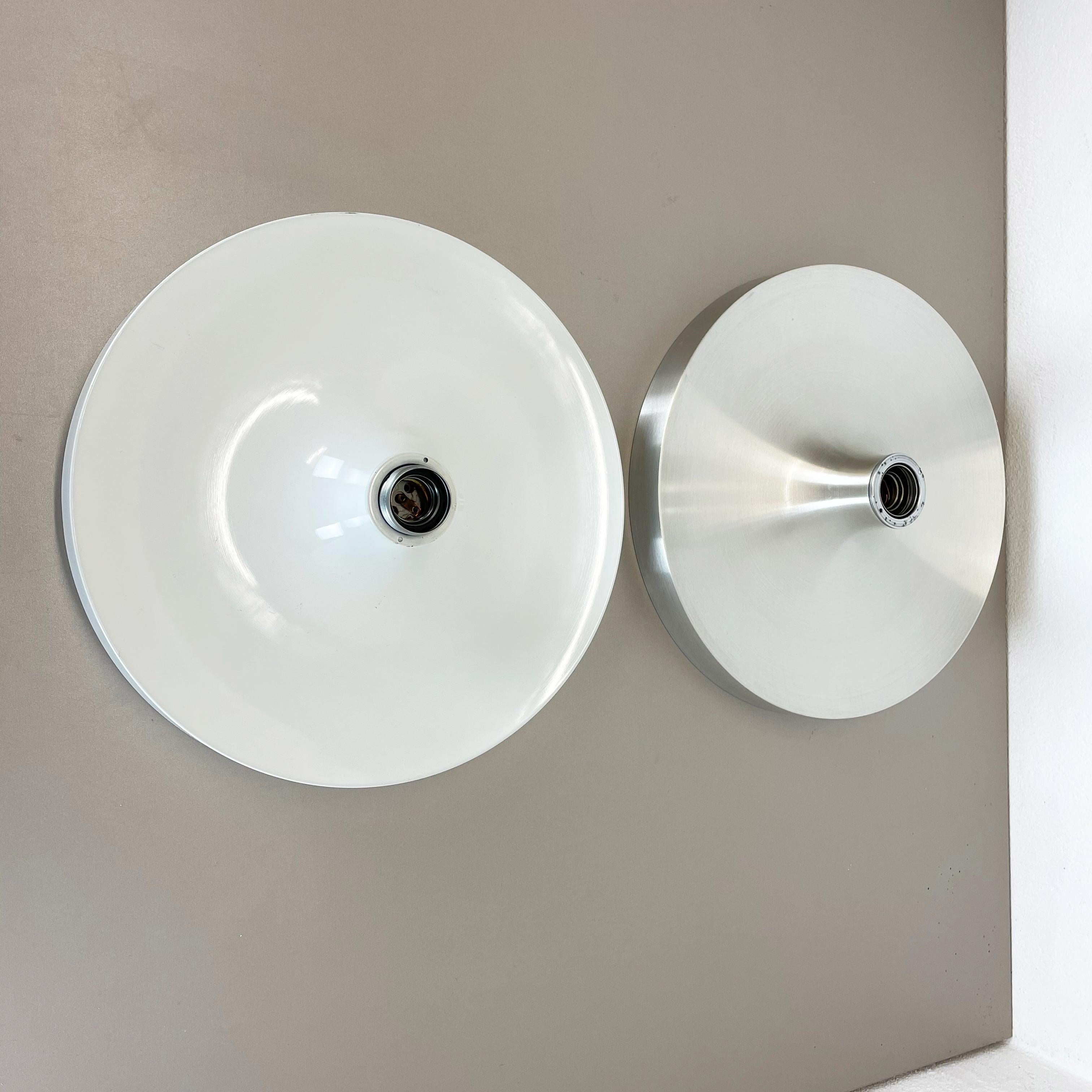 Article:

Set of two wall light sconces



Origin:

Germany


Producer:

HONSEL TEKA Lights, Germany ( the wall plate is marked with teka, these elements were used by HONSEL Lights by their later productions of the