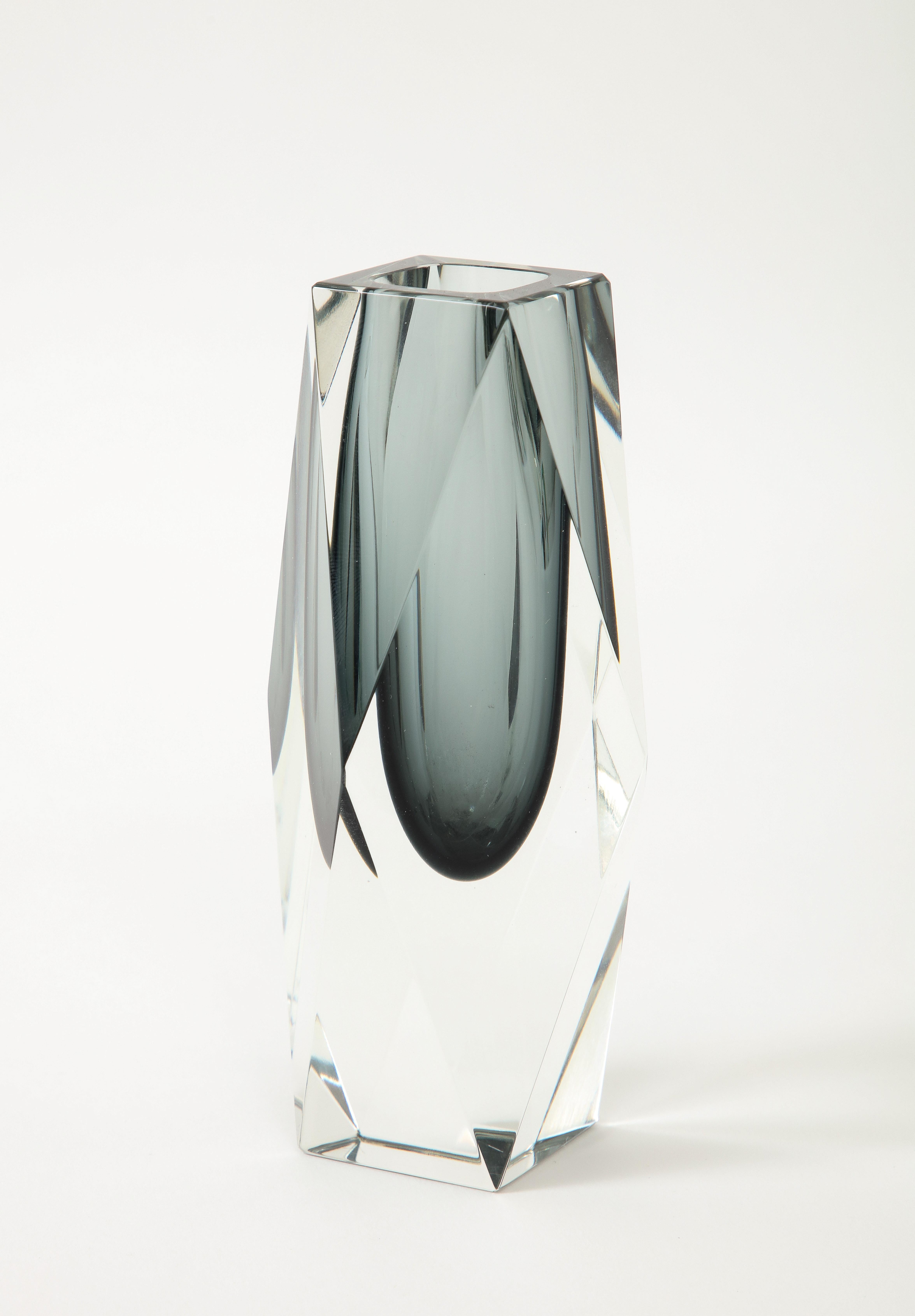 Satz von zwei 1970er Jahren  Facettierte Murano Glass Sommerso Vasen von Flavio Poli. im Angebot 5