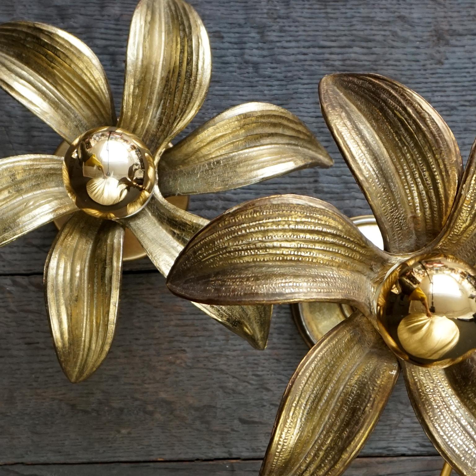 Set of Two 1970s Hollywood Regency Belgium Willy Daro Brass Flower Table Lights 4