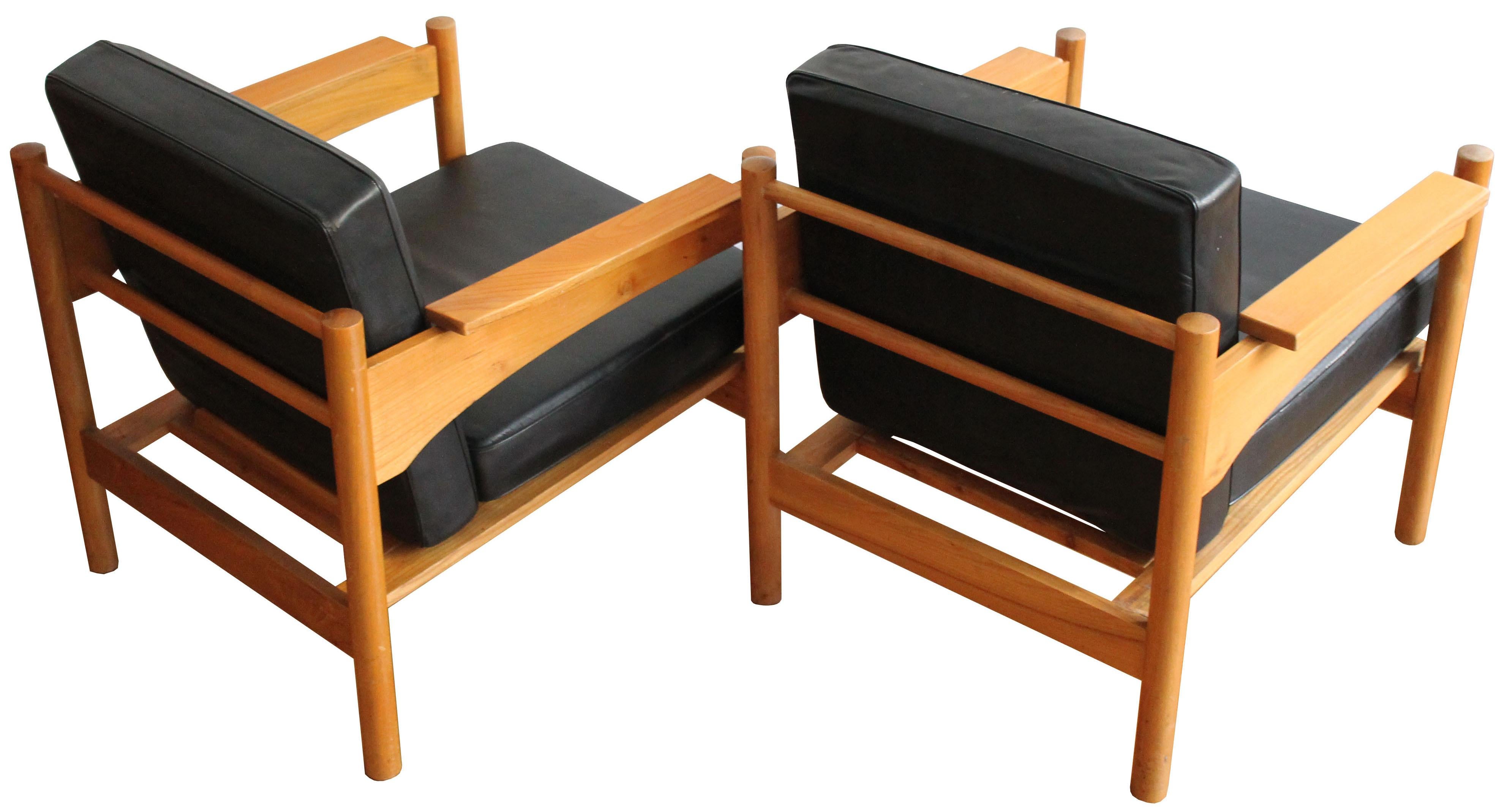 Set of Two 1970s Leather Armchairs 2