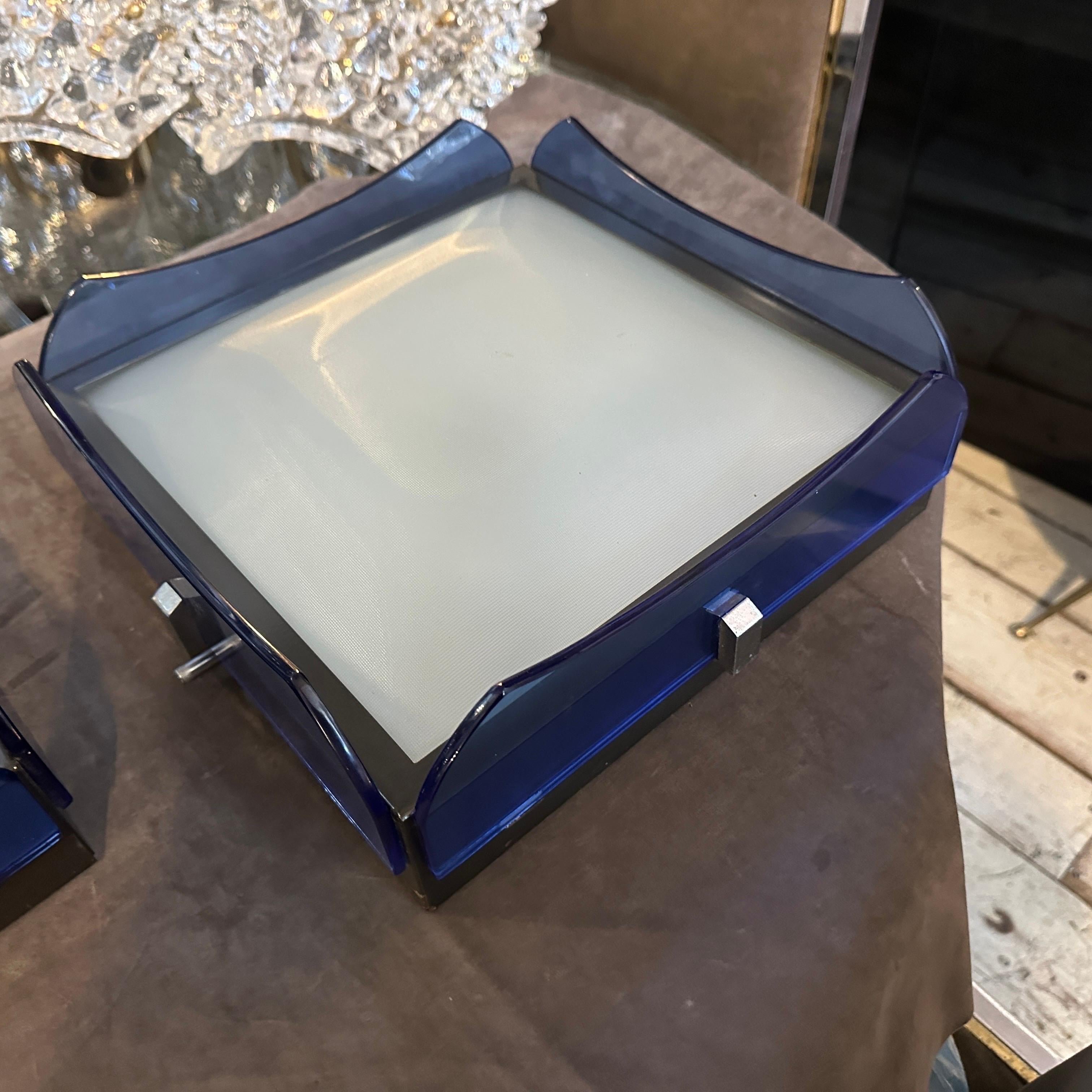 Juego de dos apliques italianos de cristal azul de mediados de siglo de la década de 1970 by Veca en venta 3