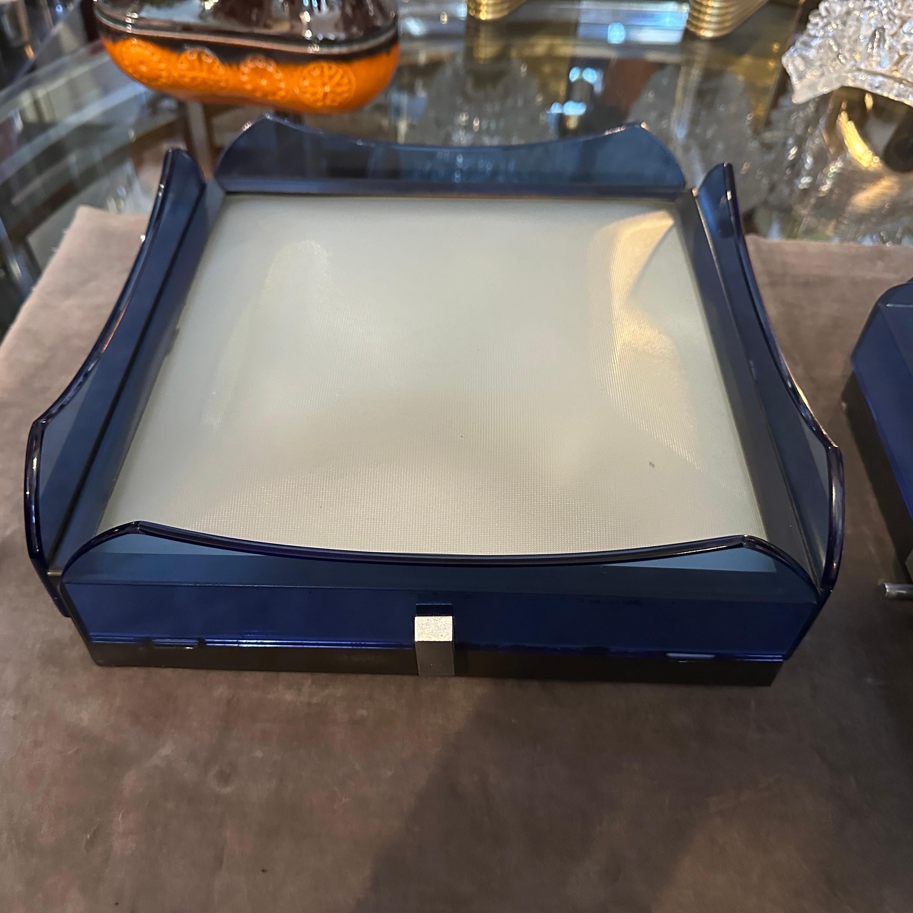 Juego de dos apliques italianos de cristal azul de mediados de siglo de la década de 1970 by Veca en venta 1