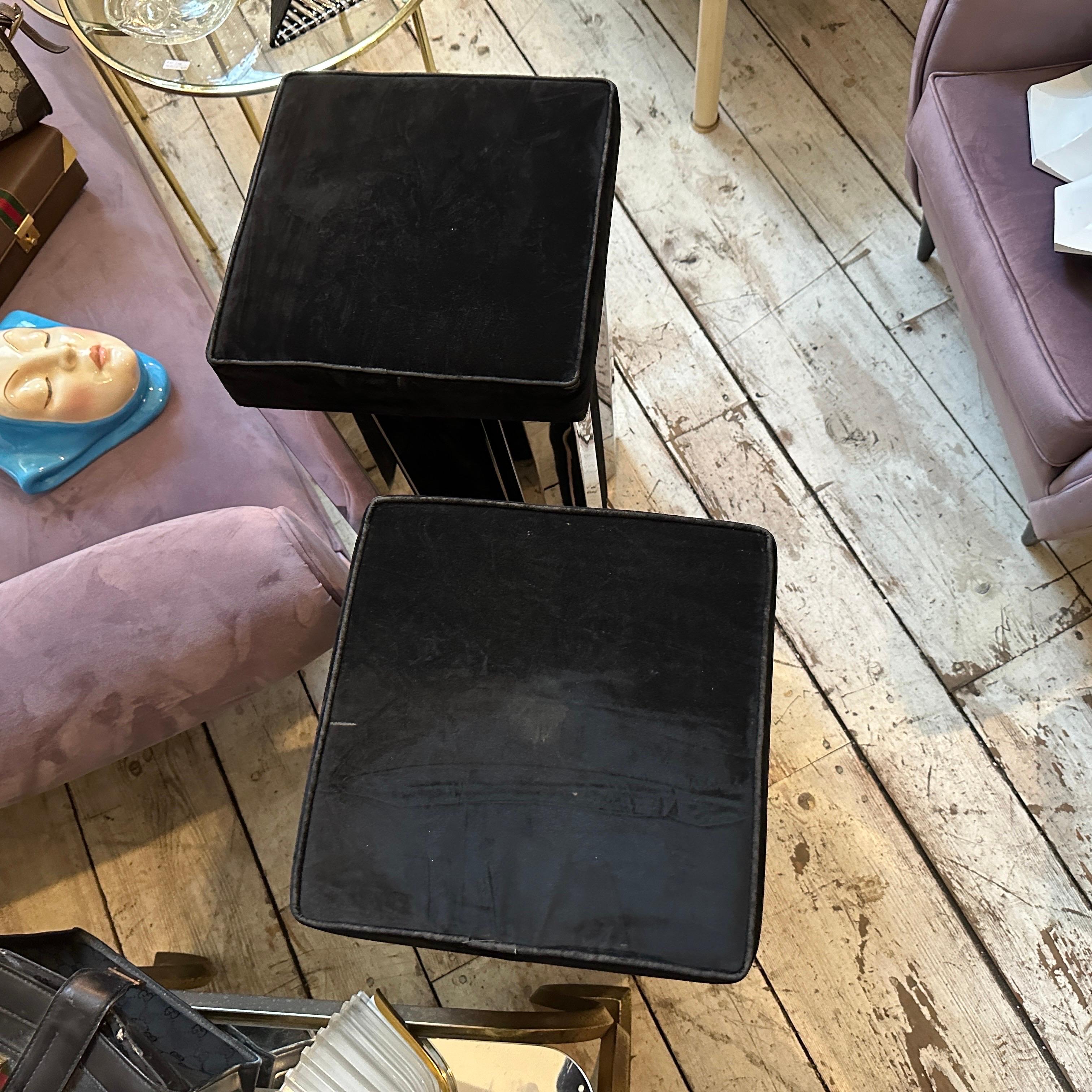 Ensemble de deux tabourets de bar italiens carrés en acier et velours, de style mi-siècle moderne, des années 1970 en vente 6