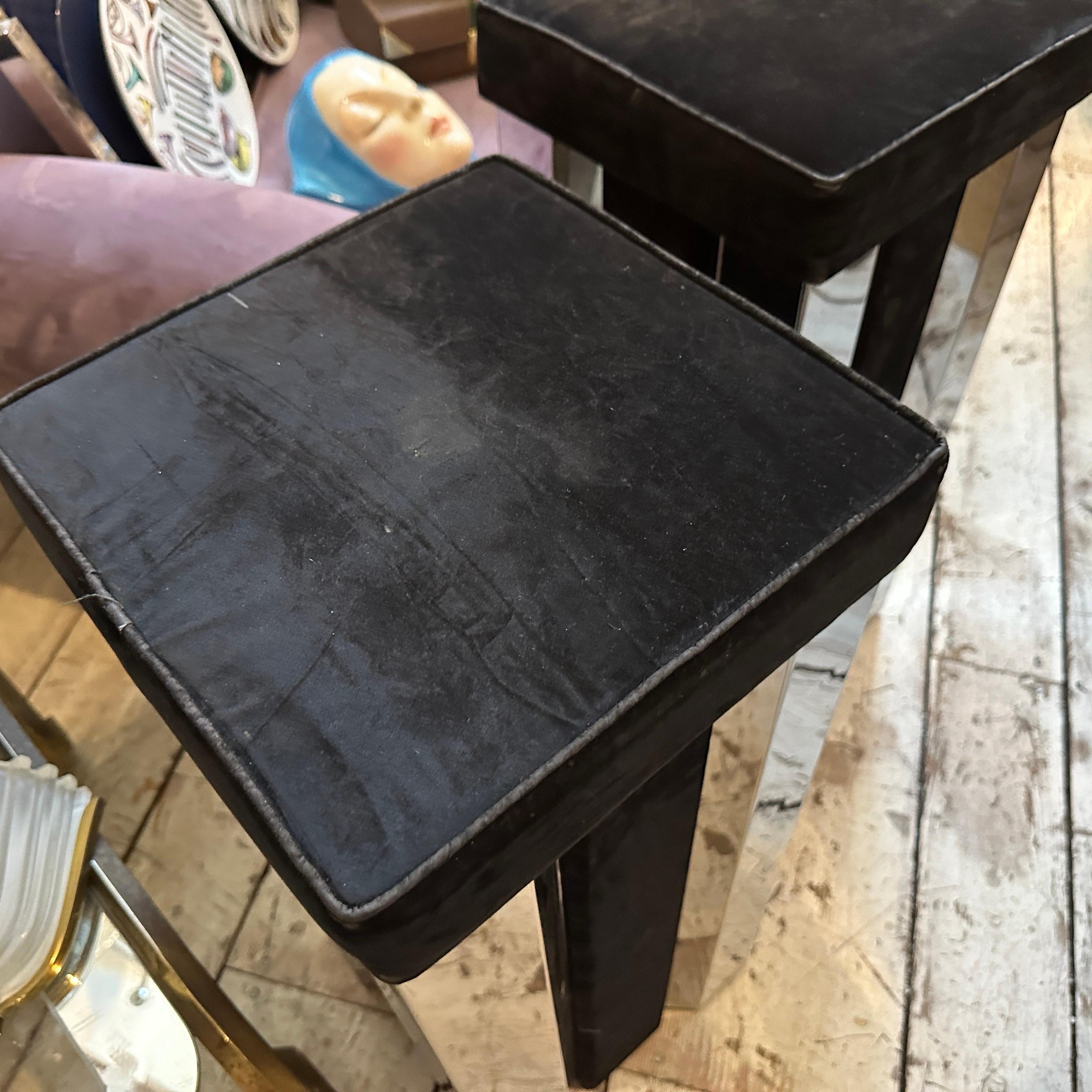 Ensemble de deux tabourets de bar italiens carrés en acier et velours, de style mi-siècle moderne, des années 1970 Bon état - En vente à Aci Castello, IT