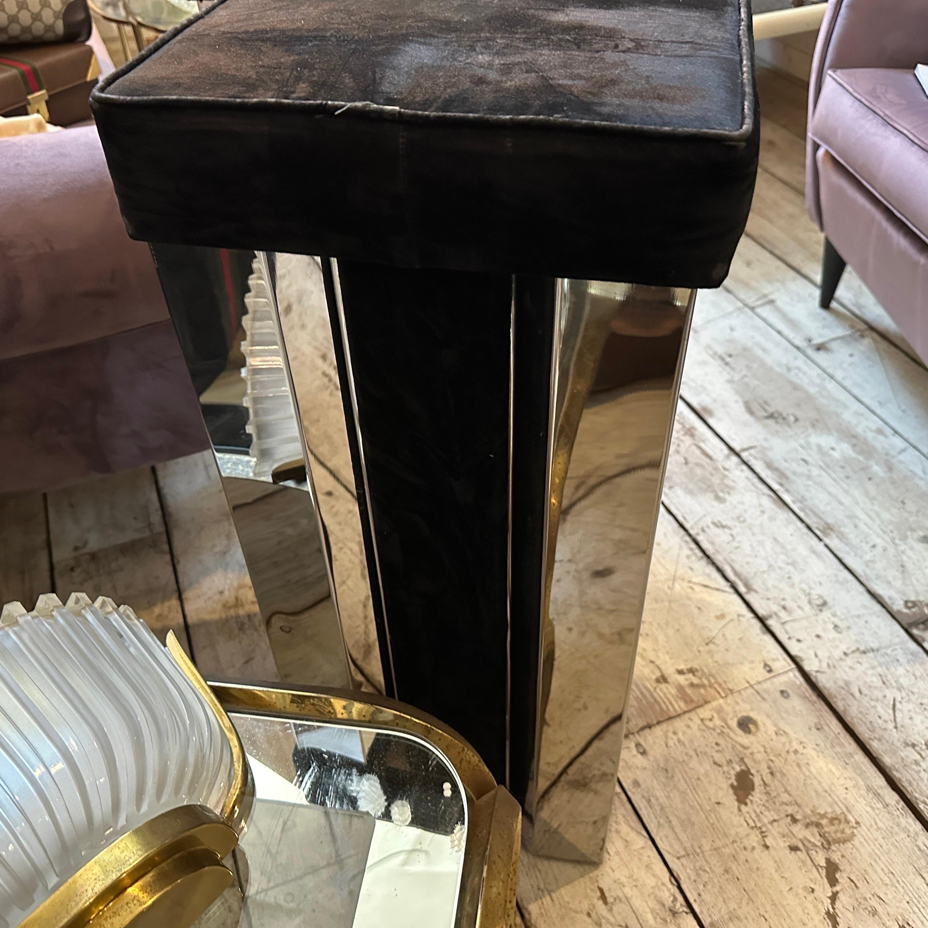 Ensemble de deux tabourets de bar italiens carrés en acier et velours, de style mi-siècle moderne, des années 1970 en vente 3