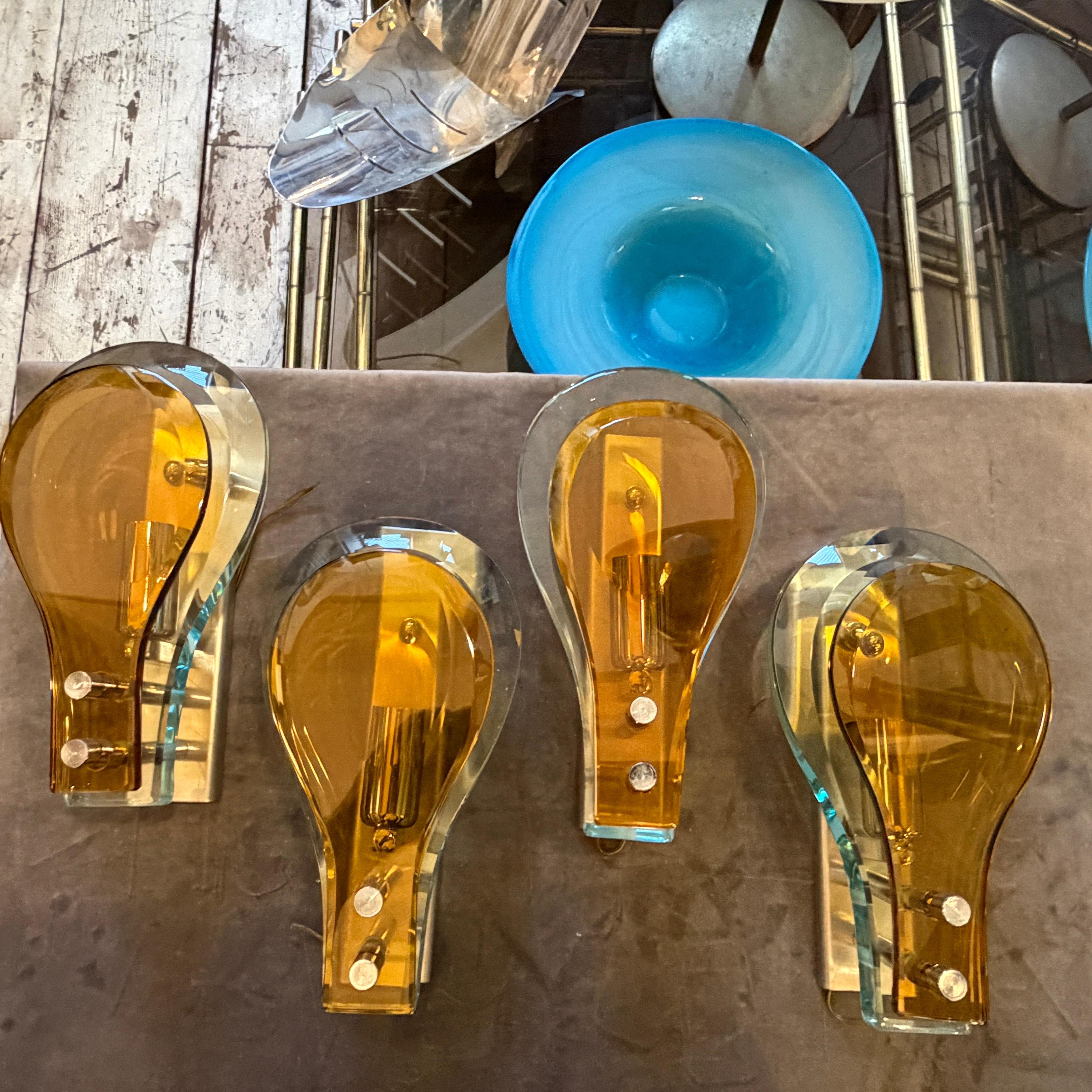 Set of Two 1970s Space Age Amber and Green Heavy Glass Wall Sconces by Veca in vendita 6