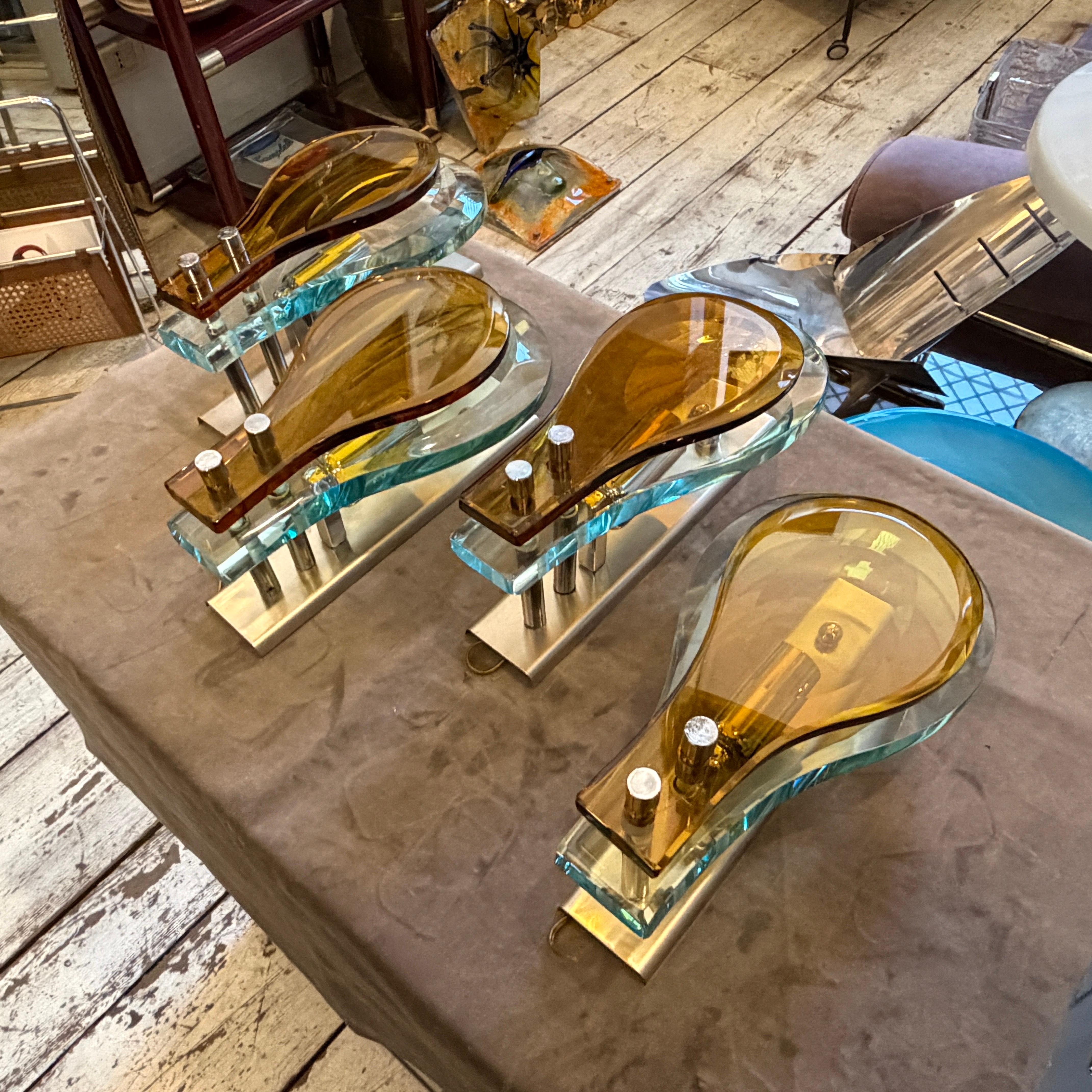 Set of Two 1970s Space Age Amber and Green Heavy Glass Wall Sconces by Veca in vendita 12