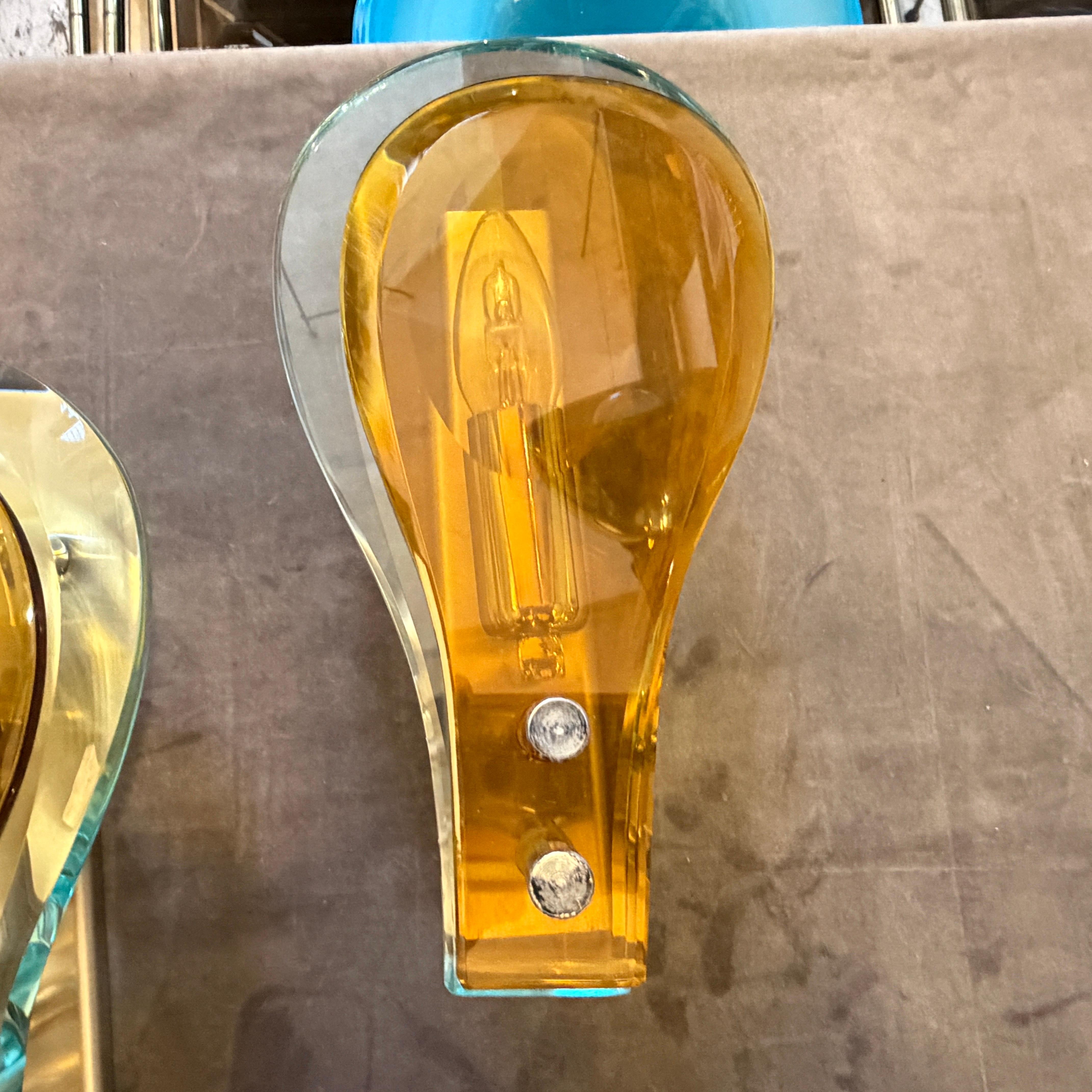 Mid-Century moderno Set of Two 1970s Space Age Amber and Green Heavy Glass Wall Sconces by Veca in vendita