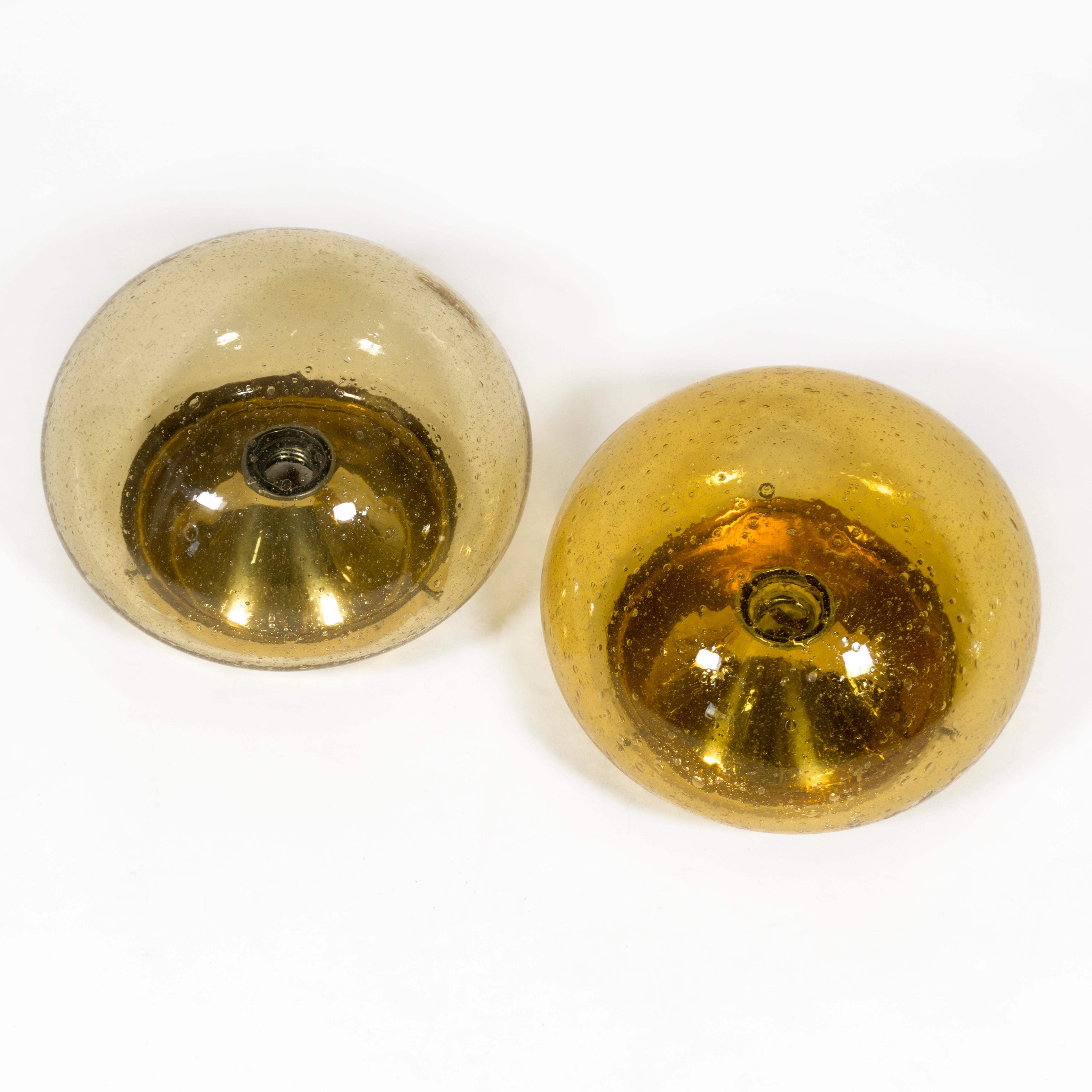 Fin du 20e siècle Ensemble de deux lampes murales à encastrer en verre ambré vintage des années 1970, plafonnier en vente
