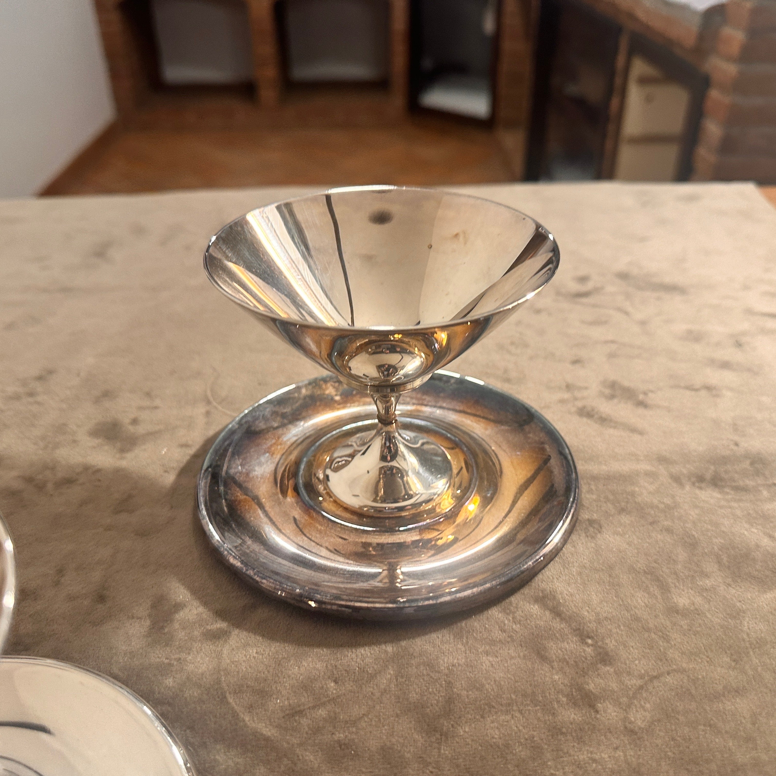 Set of Two 1980s Modern Minimalist Silver plated Cups by Lino Sabattini For Sale 6