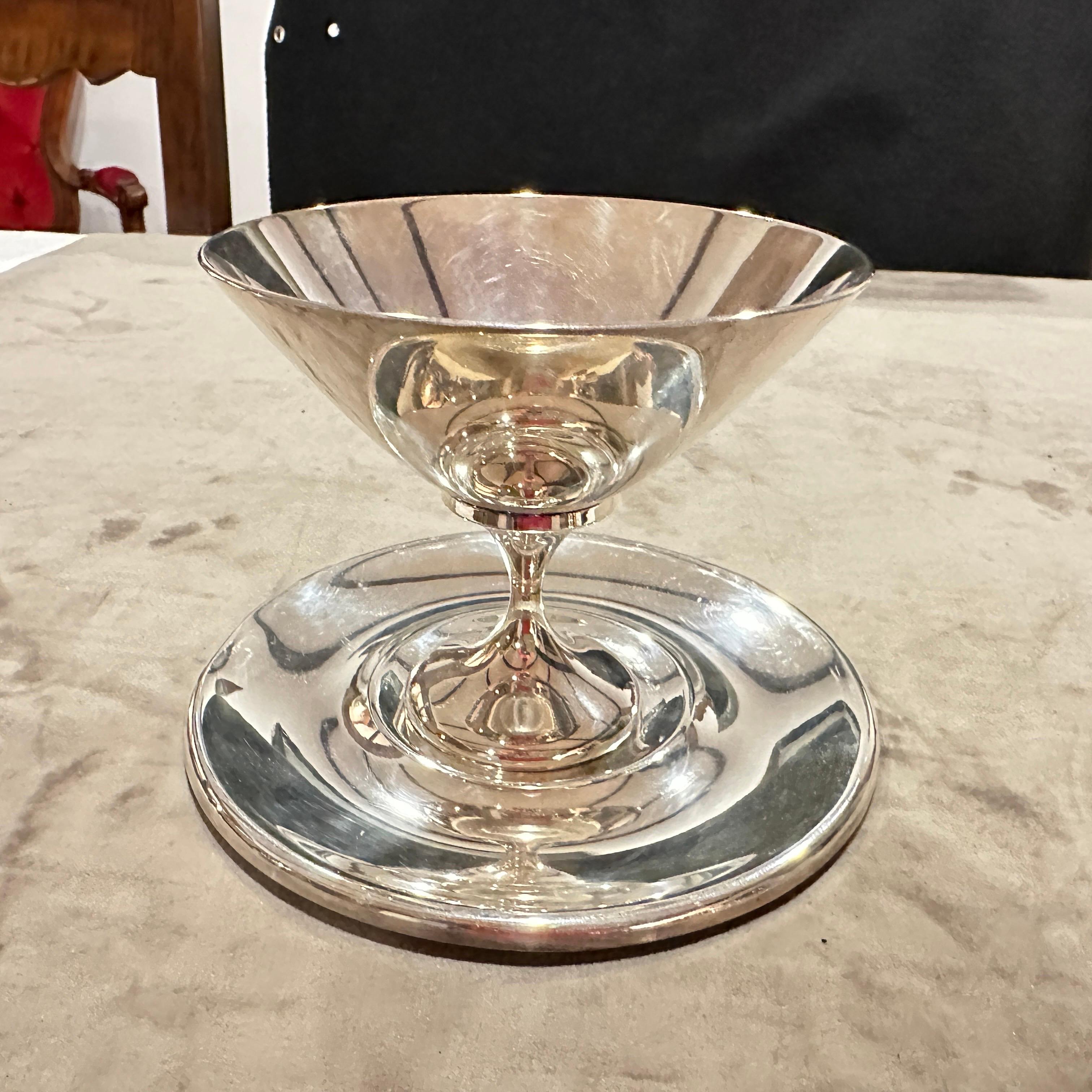 Italian Set of Two 1980s Modern Minimalist Silver plated Cups by Lino Sabattini For Sale