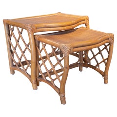 Ensemble de deux tables gigognes espagnoles en bambou tissé à la main des années 1980