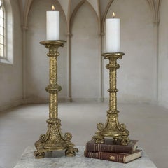 Lot de deux bougeoirs français de style Renaissance en bronze doré du XIXe siècle