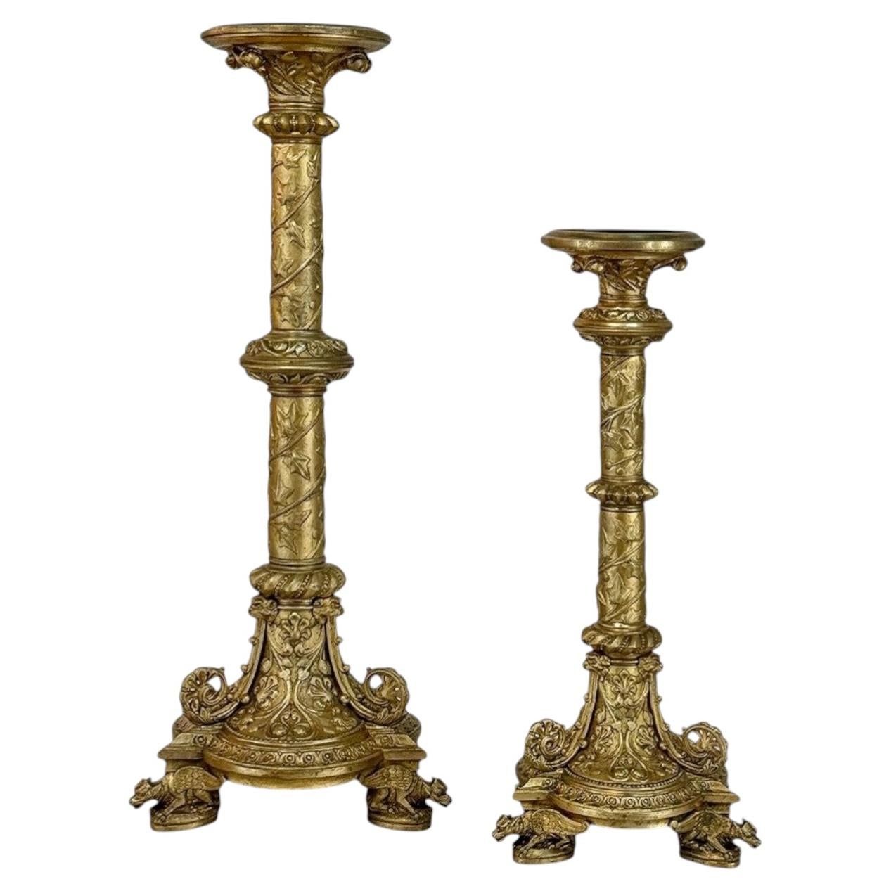 Set di due candelieri francesi in bronzo dorato in stile rinascimentale del XIX secolo in vendita