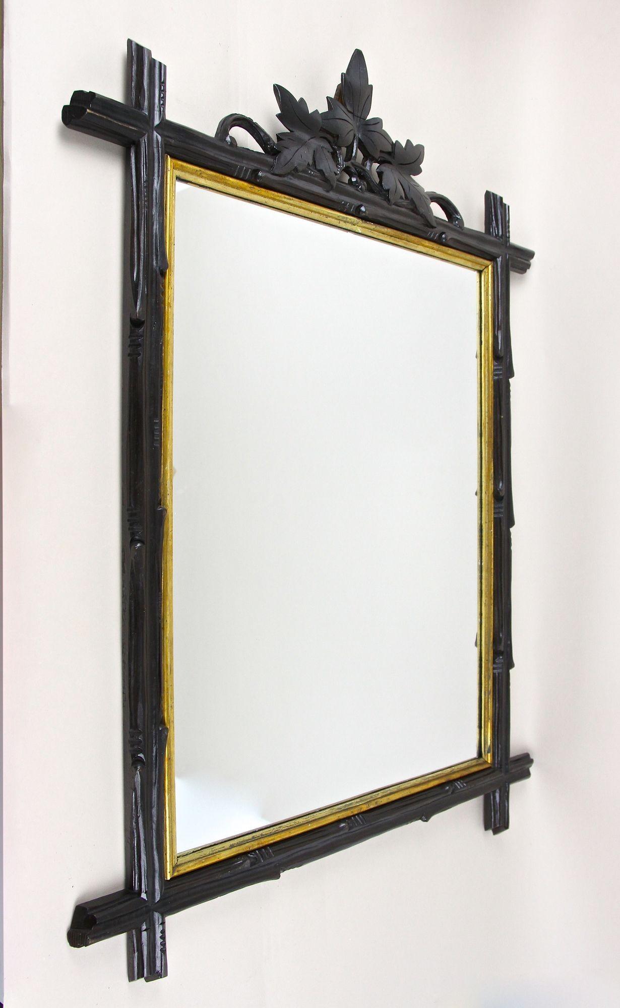 Sculpté à la main Ensemble de deux miroirs muraux rustiques Black Forest du 19e siècle, barres dorées, AT vers 1870 en vente
