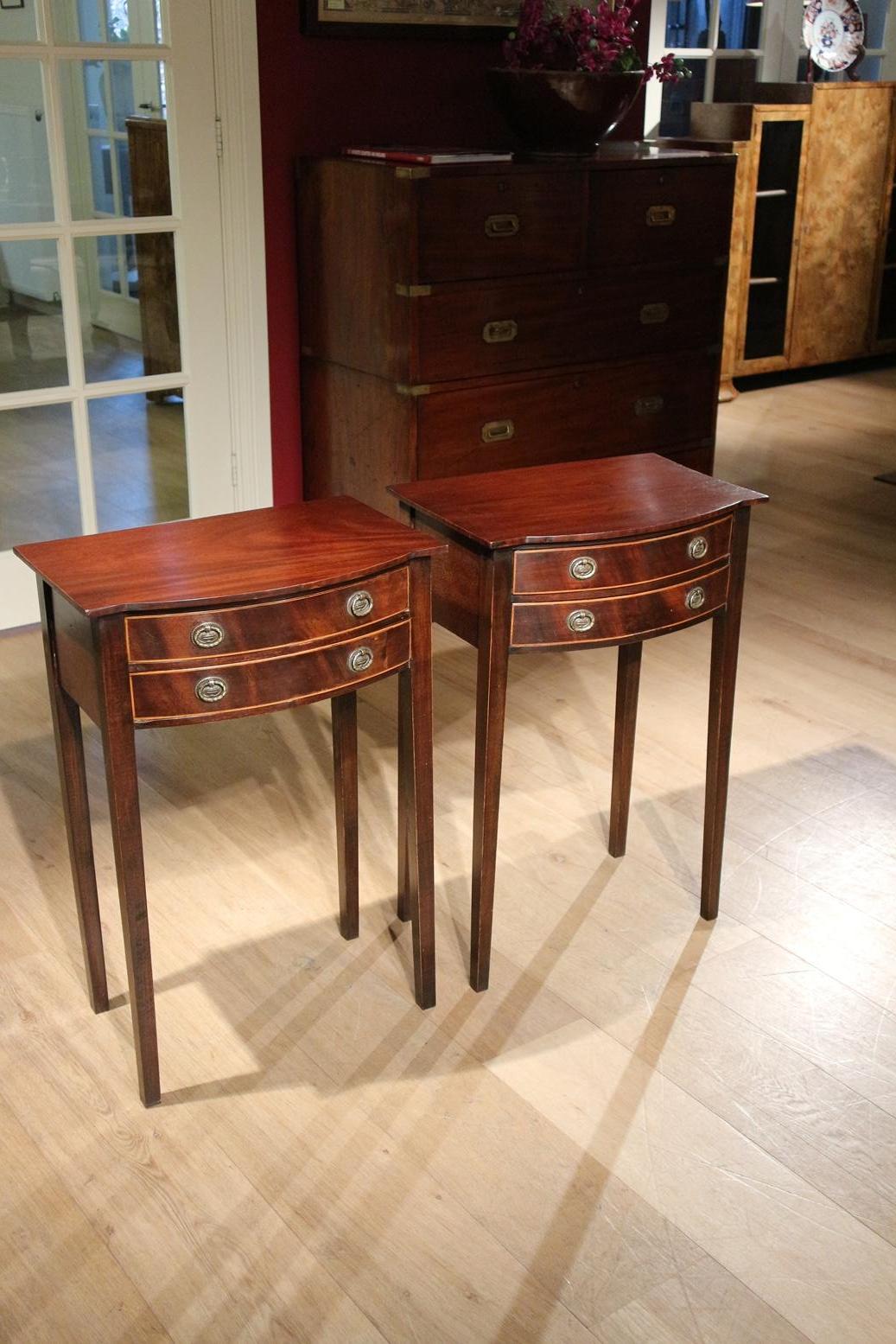 Beautiful set of antique mahogany bedside tables with 2 drawers per cabinet. In very good condition.
Origin: England
Period: circa 1860
Size: Bro. 48cm, D 33cm, H 72cm.