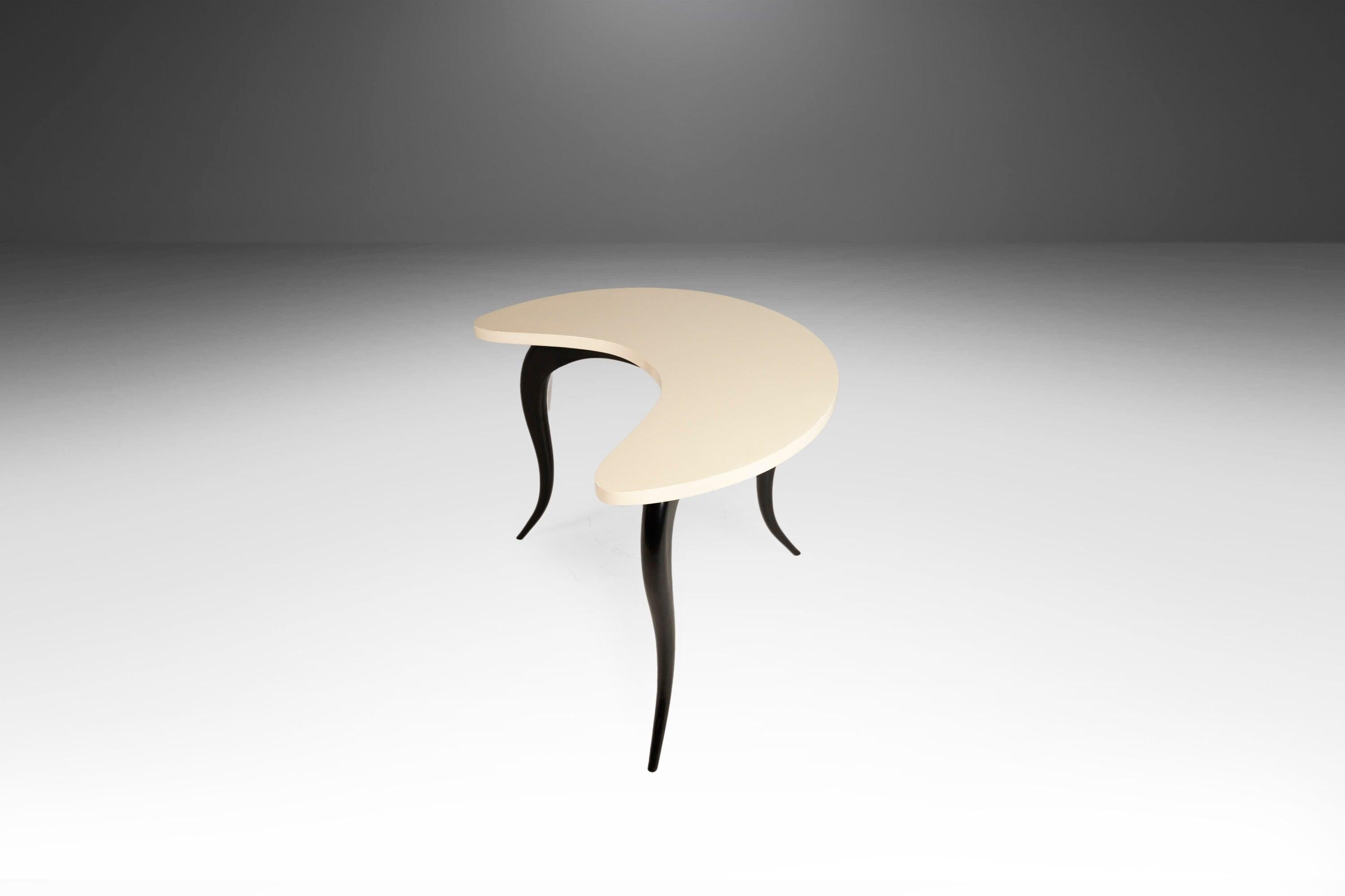 Ensemble de deux tables d'appoint Art Déco « 2 » à pieds araignées d'après Osvaldo Borsani, Italie Bon état - En vente à Deland, FL