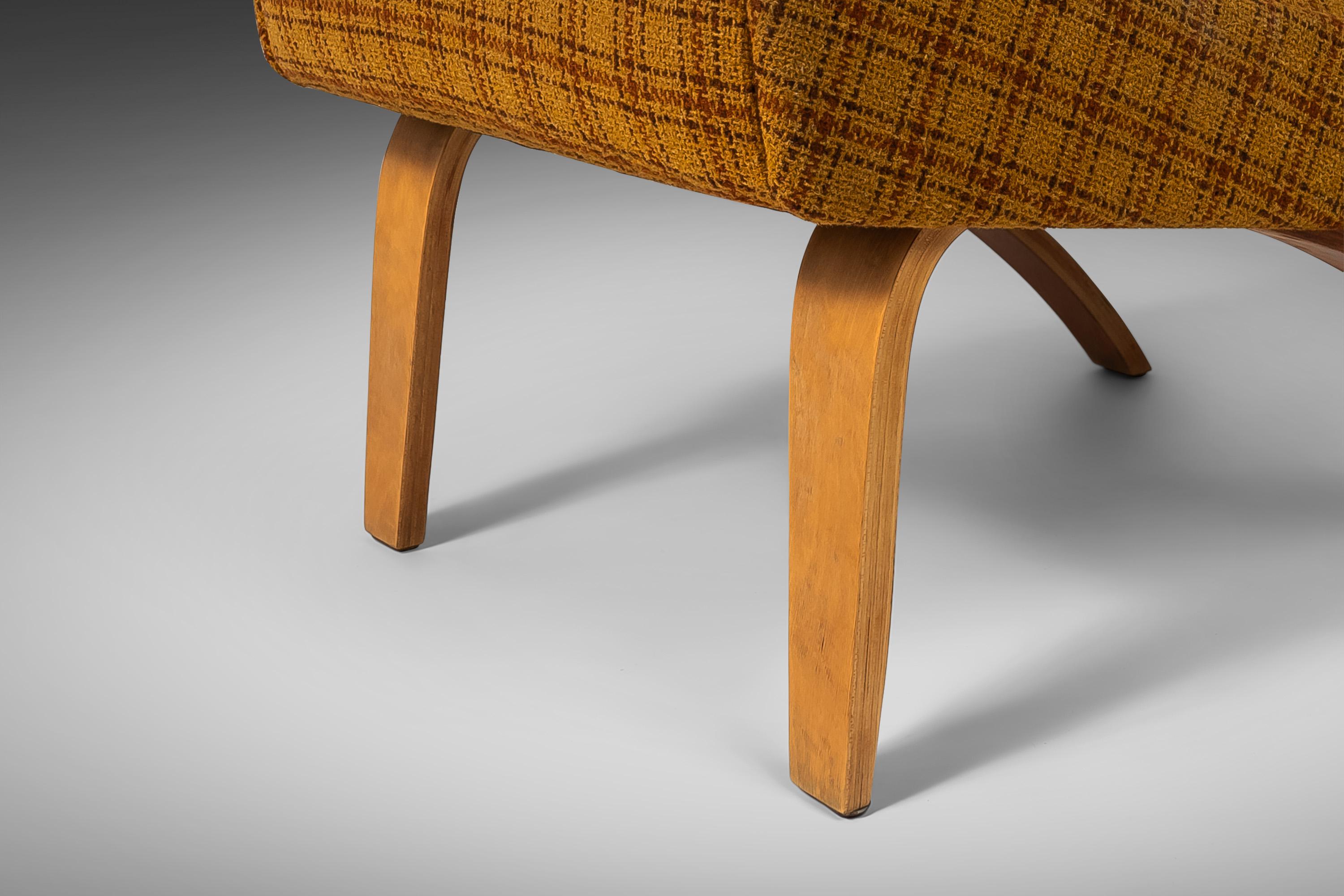 Milieu du XXe siècle Ensemble de deux chaises pantoufles « 2 » en bois cintré en tissu d'origine de Thonet, États-Unis, années 1940 en vente