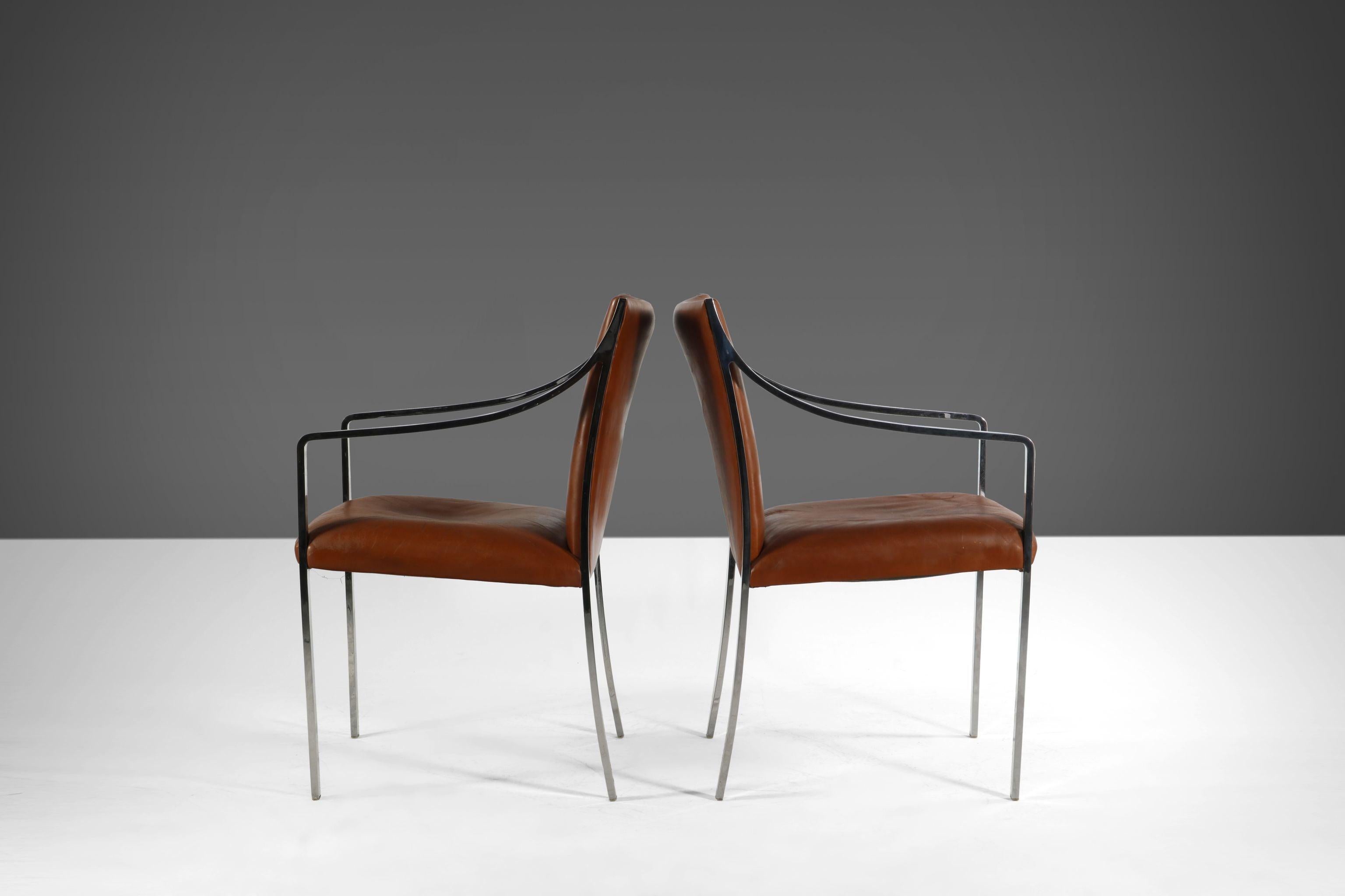 Mid-Century Modern Ensemble de deux (2) chaises d'appoint chromées en Naugahyde d'origine de Bert England, 1970 en vente
