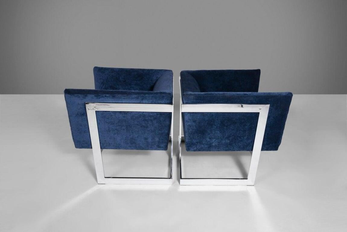 Set of Two Club Chairs in Navy Blue Velvet w/ a Chrome Frame by Milo Baughman In Excellent Condition In Deland, FL