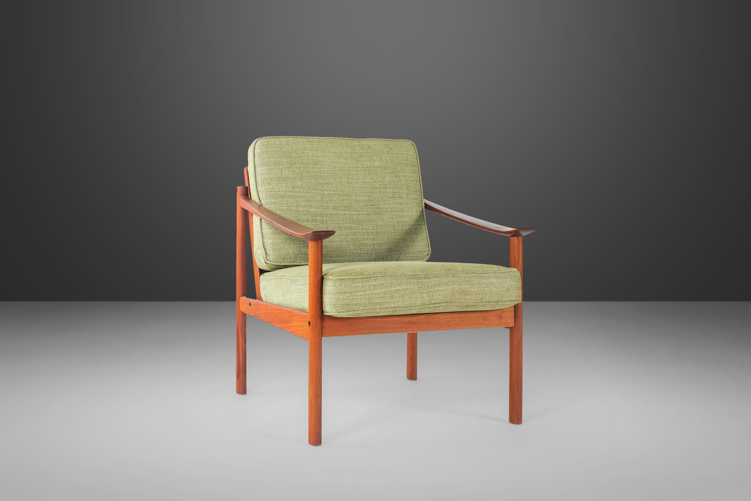Mid-20th Century Set of Two '2' Lounge Chairs by Peter Hvidt for Soborg Møbler, Denmark, c. 1960s For Sale