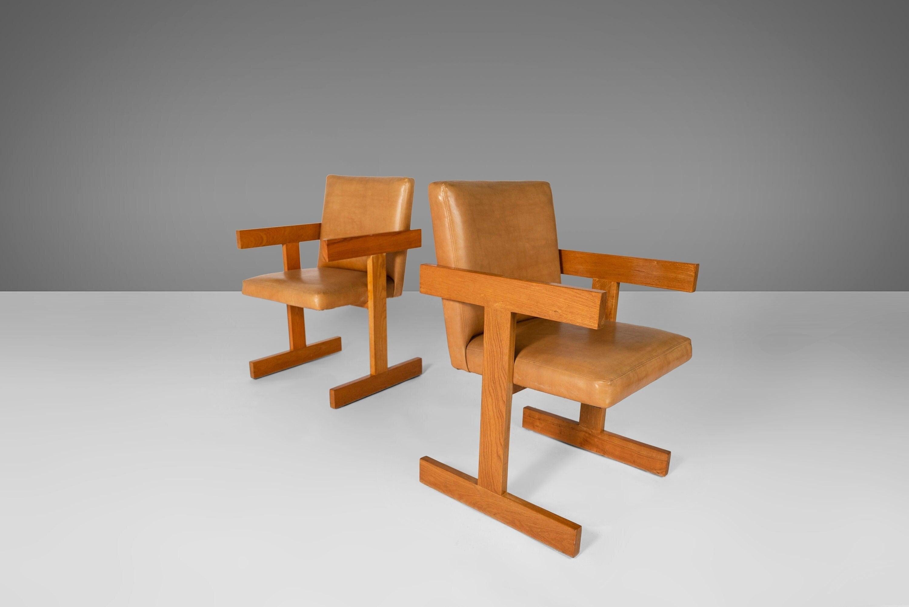 Mid-Century Modern Ensemble de deux (2) chaises de salle à manger en chêne d'après Jens Risom, USA, c. 1960s en vente