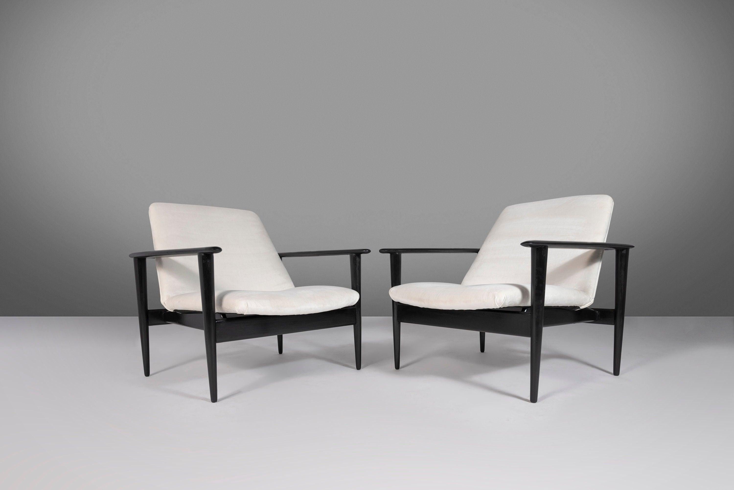 Mid-Century Modern Set of Two '2' Ebonized Danish Modern Lounge Chairs Attributed to Hans Wegner For Sale