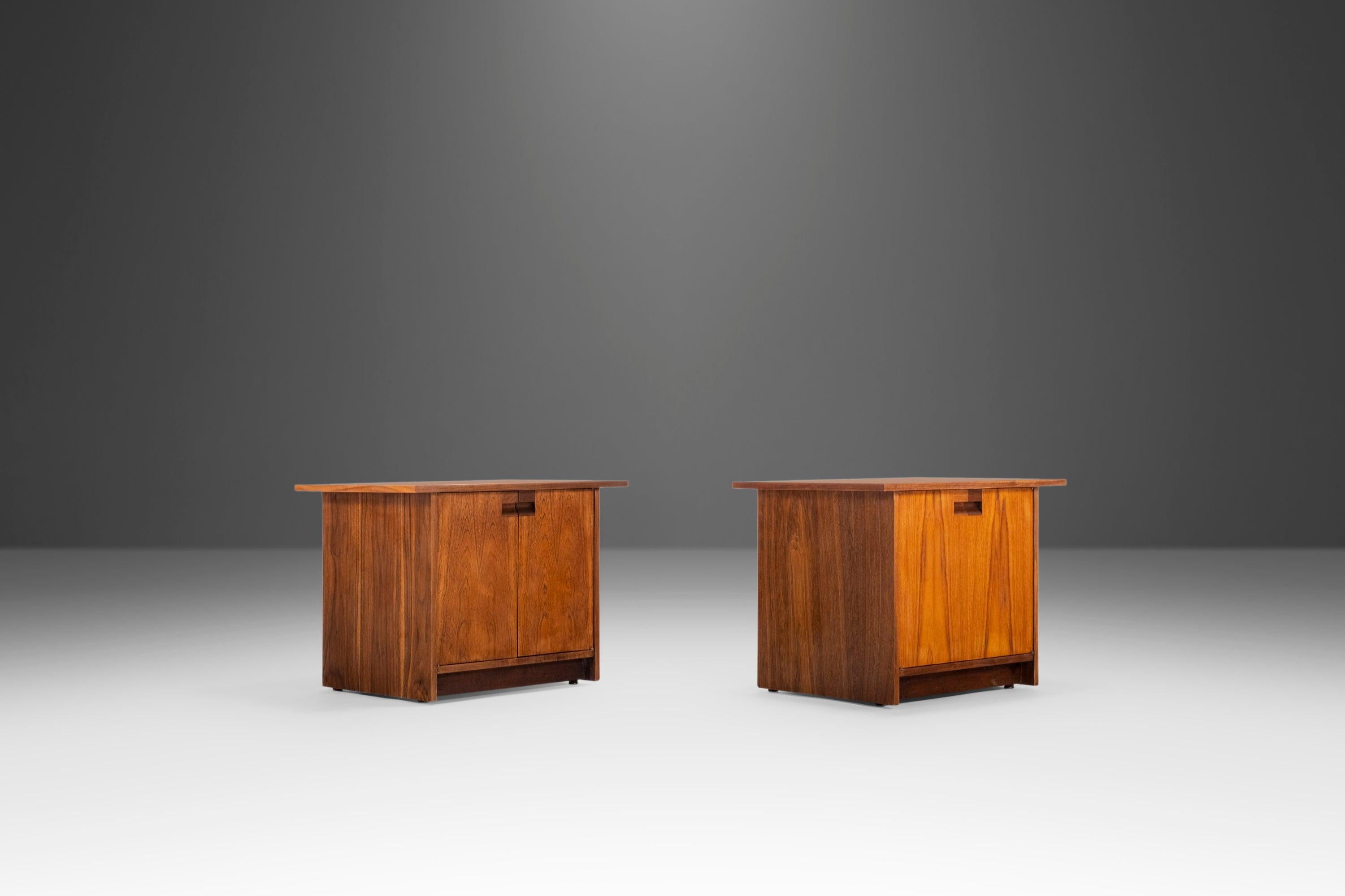 Mid-Century Modern Set of Two (2) End Tables / Bedside Tables by Milo Baughman for Directional 1960