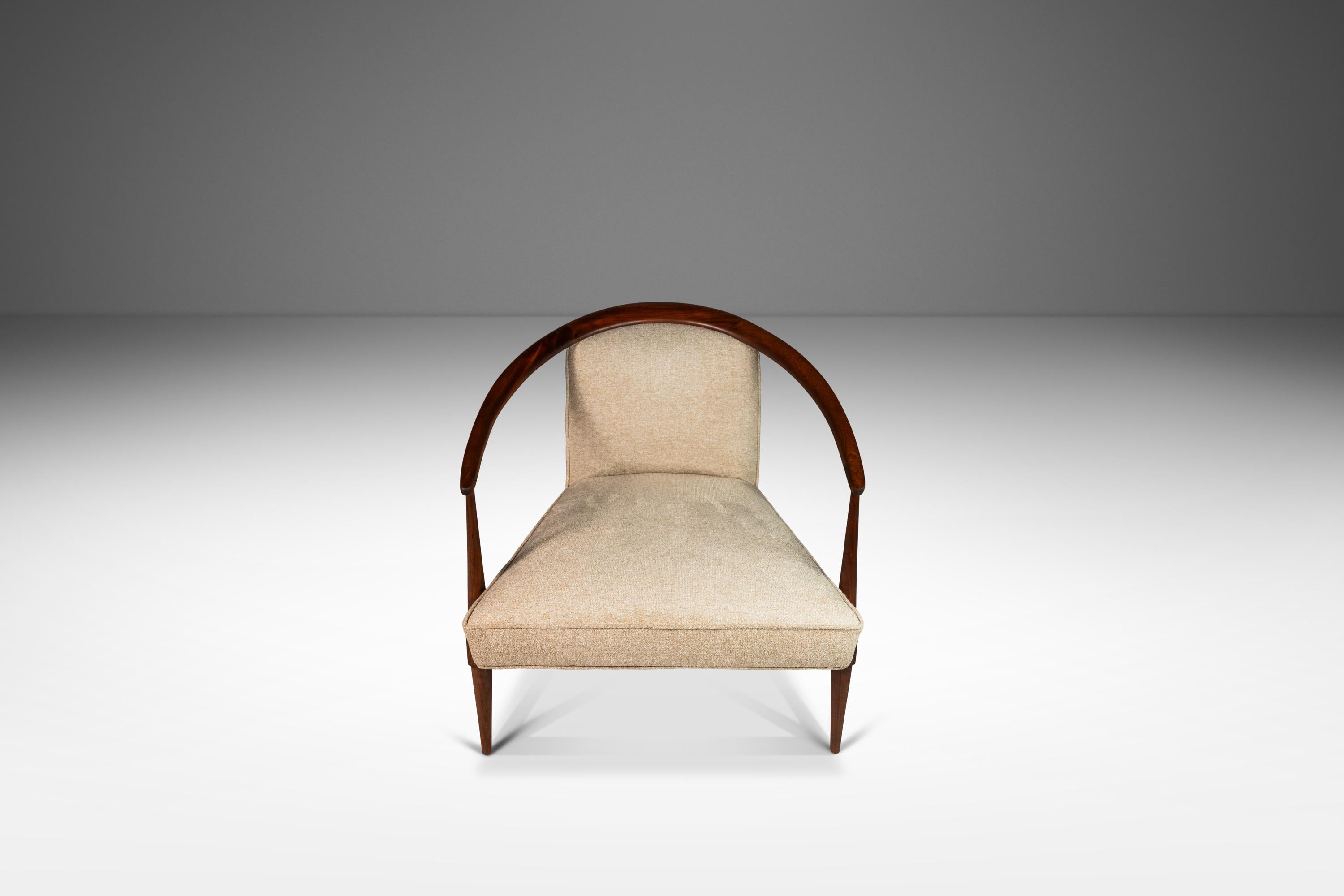 Satz von zwei (2) Hufeisen Lounge Stühle in Nussbaum Nach  Kipp Stewart, ca. 1960er-Jahre (Moderne der Mitte des Jahrhunderts) im Angebot