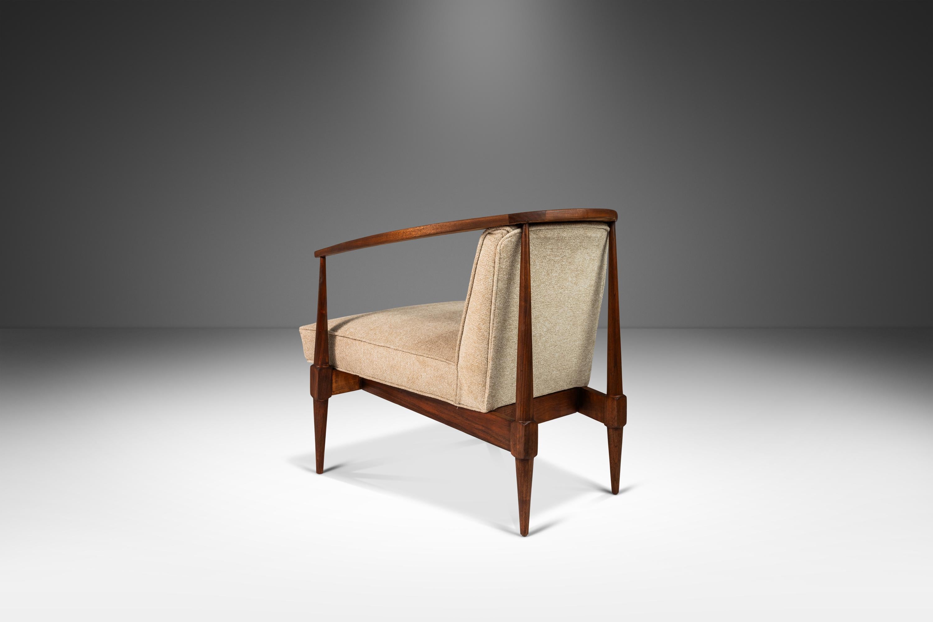 Satz von zwei (2) Hufeisen Lounge Stühle in Nussbaum Nach  Kipp Stewart, ca. 1960er-Jahre (Mitte des 20. Jahrhunderts) im Angebot