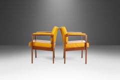 Set of Two '2' Lounge Chairs in Walnut & Vinyl After Jens Risom, USA, c. 1960's