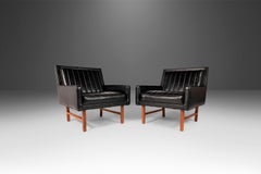 Set of Two '2' Lounge Chairs in Walnut / Vinyl Attributed to Milo Baughman, USA