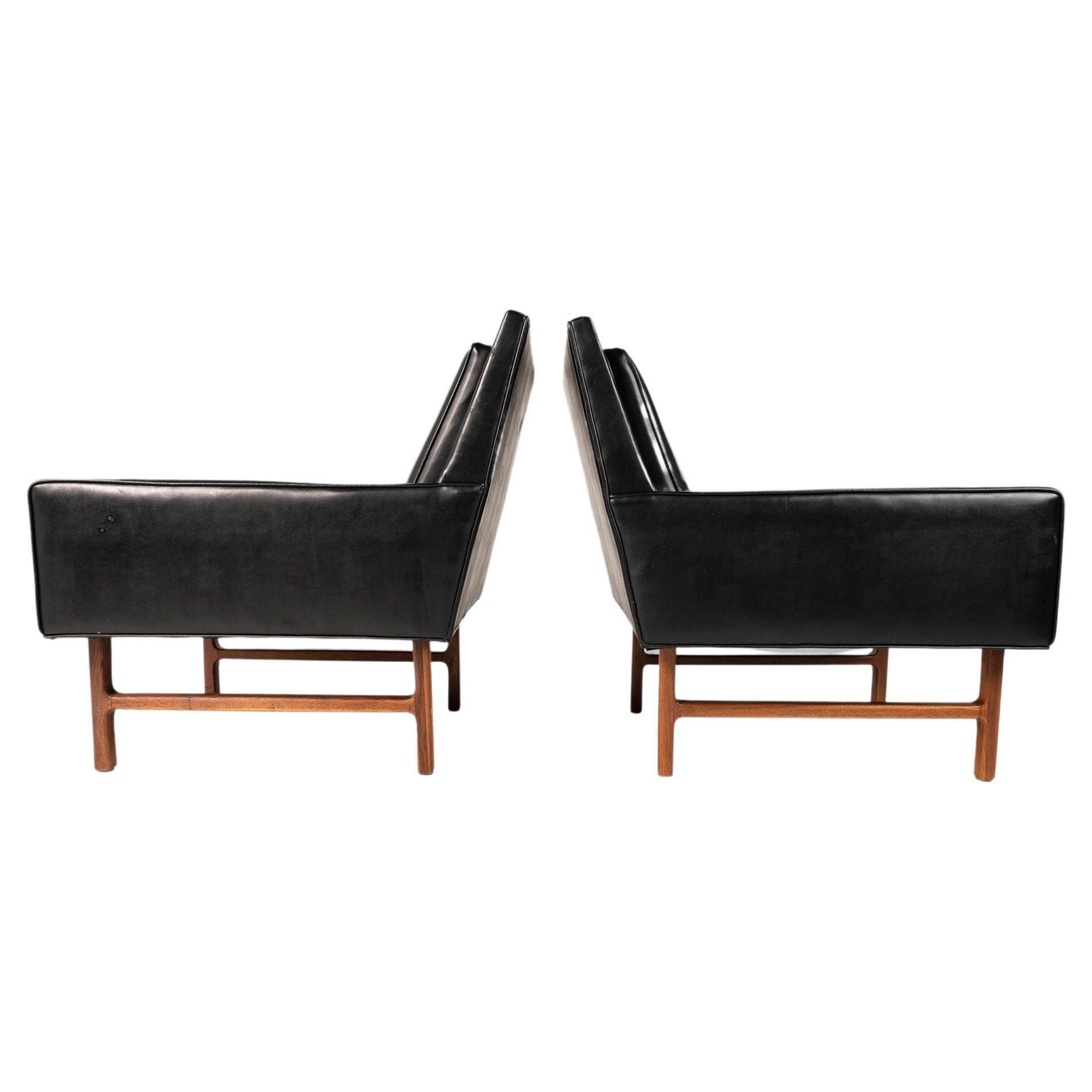 Set of Two '2' Lounge Chairs in Walnut / Vinyl Attributed to Milo Baughman, USA For Sale