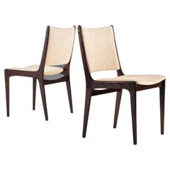 Ensemble de deux (2) chaises de salle à manger danoises modernes du milieu du siècle en bois de rose contourné, 1970