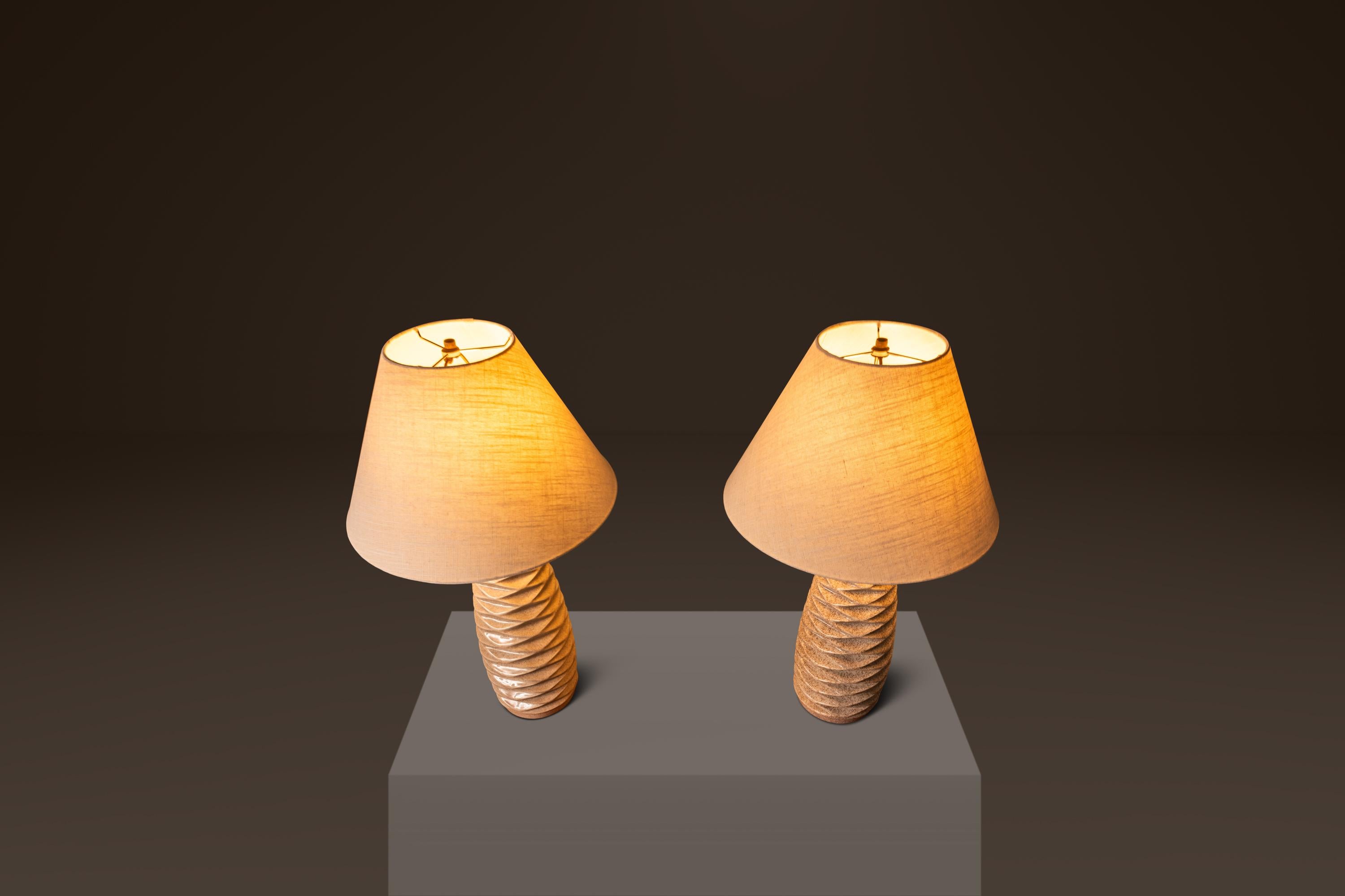 Set of Two ( 2 ) Mid-Century Modern Ceramic Table Lamps w/ Walnut Necks, 1960's For Sale 5
