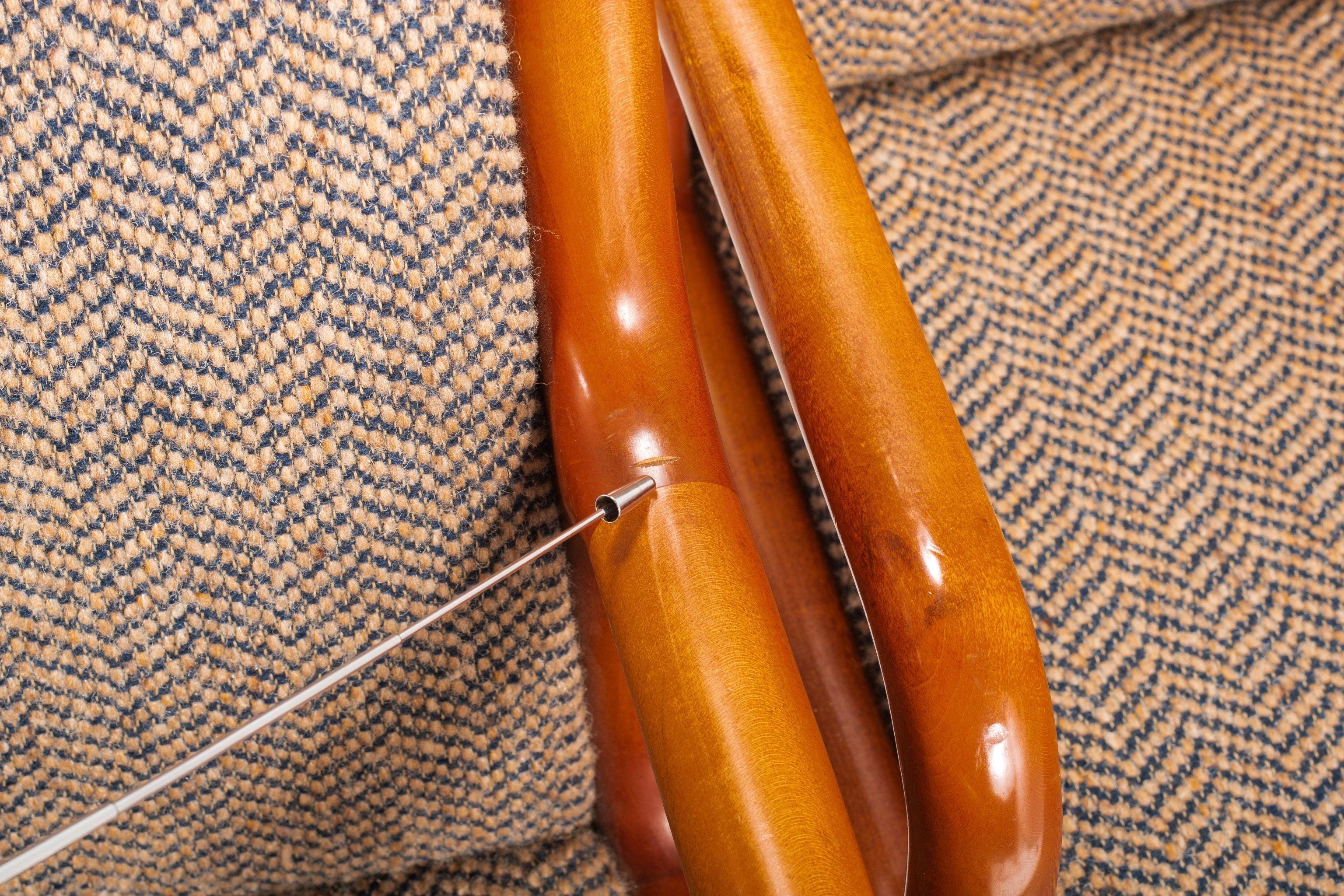 Set of Two '2' Mid-Century Modern Pretzel Chairs in Oak and Original Tweed, USA For Sale 4