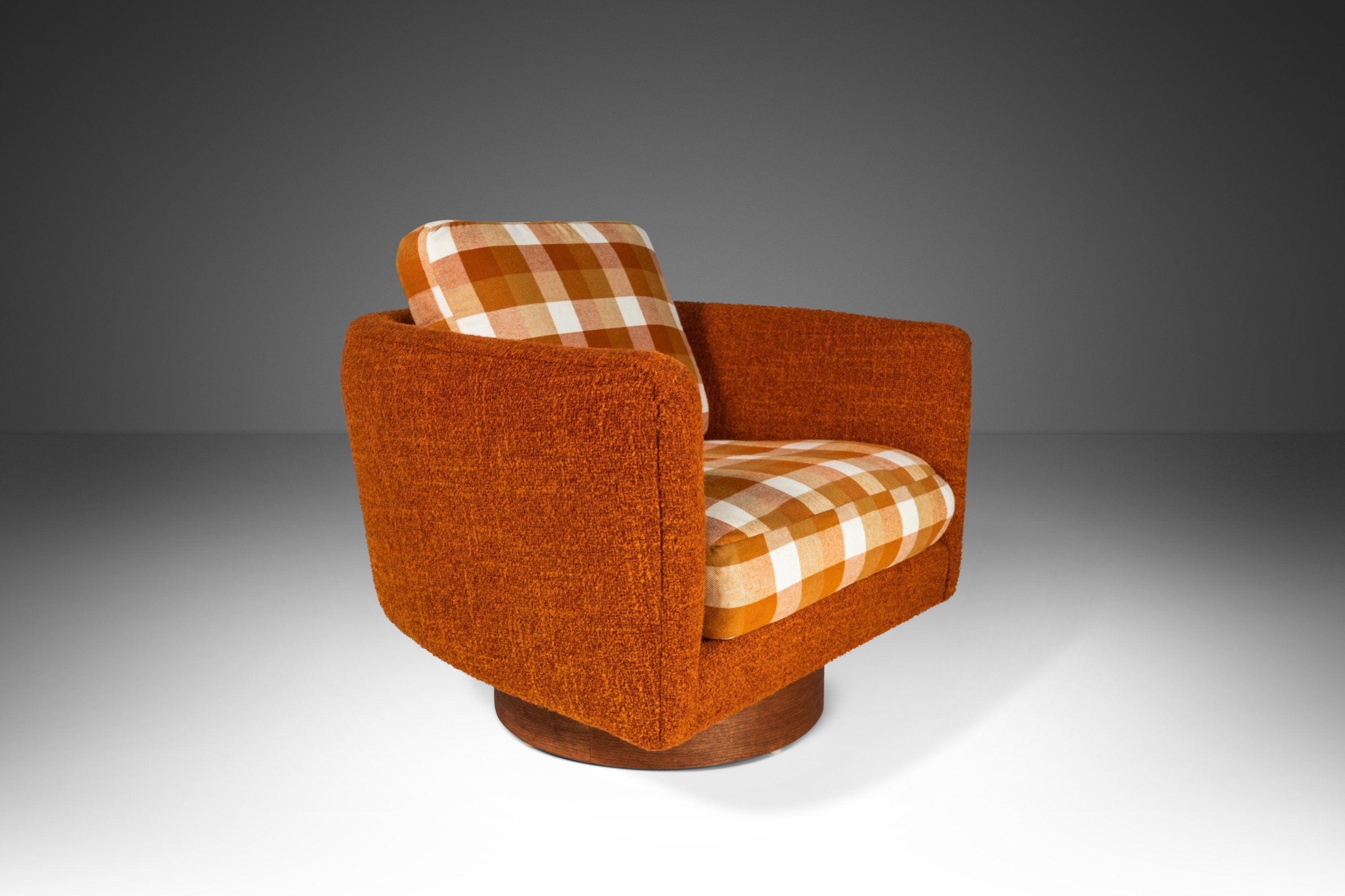 Fabric Set of Two '2' Swiveling Tub / Barrell Chairs Attributed to Milo Baughman, 1970s For Sale