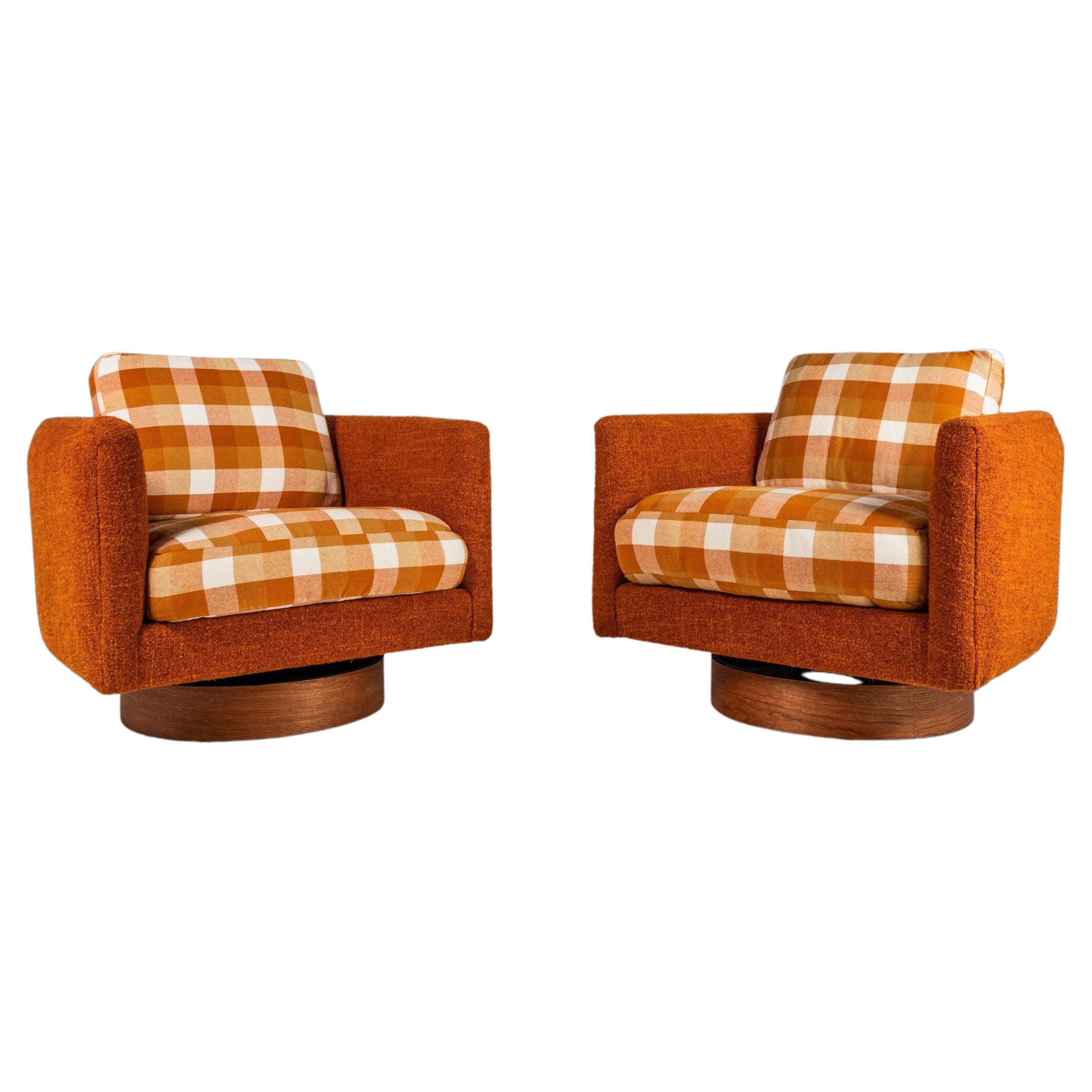 Set of Two '2' Swiveling Tub / Barrell Chairs Attributed to Milo Baughman, 1970s For Sale