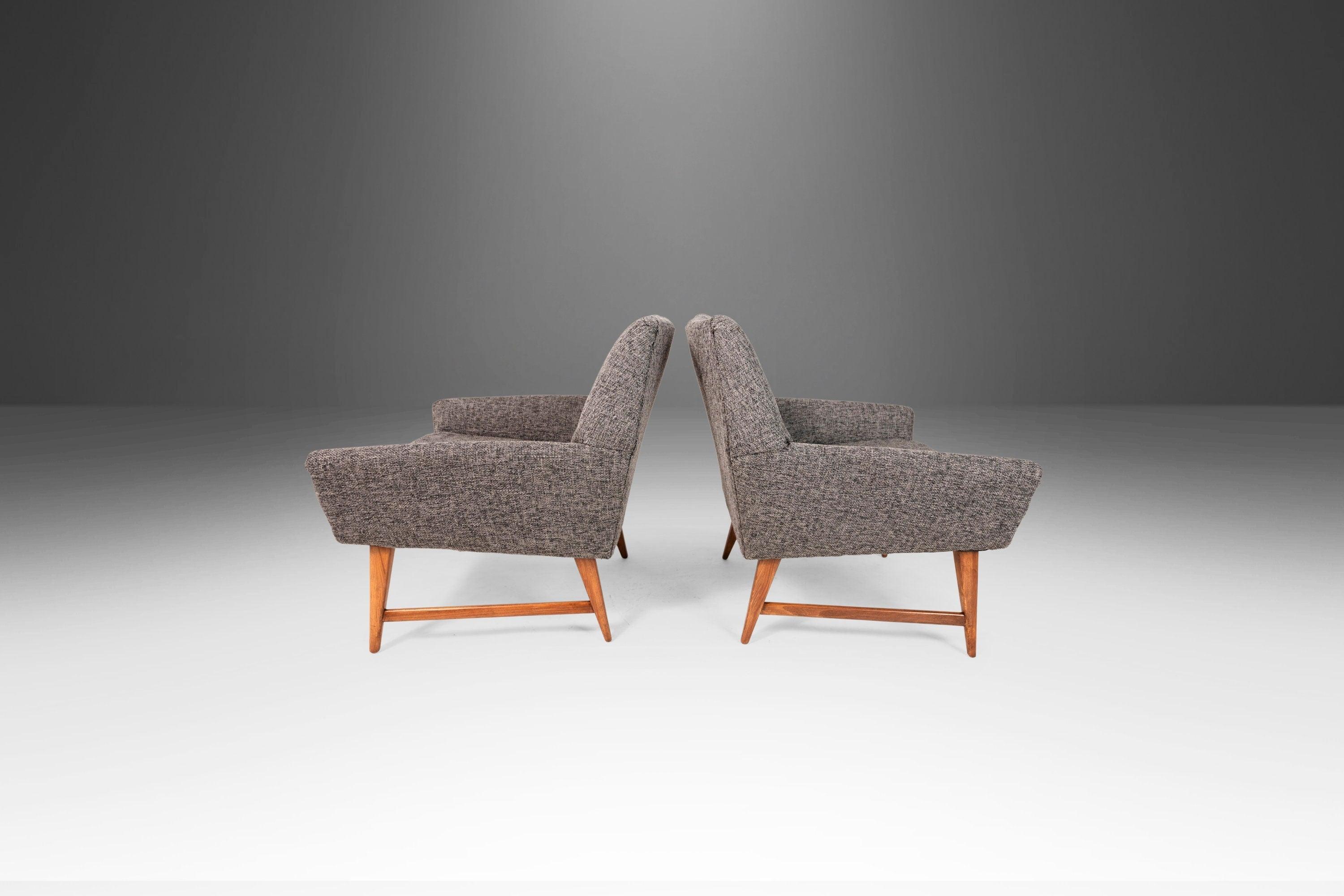 Set of Two '2' Restored Angular Lounge Chairs After Gio Ponti, Italy, c. 1960's For Sale 1