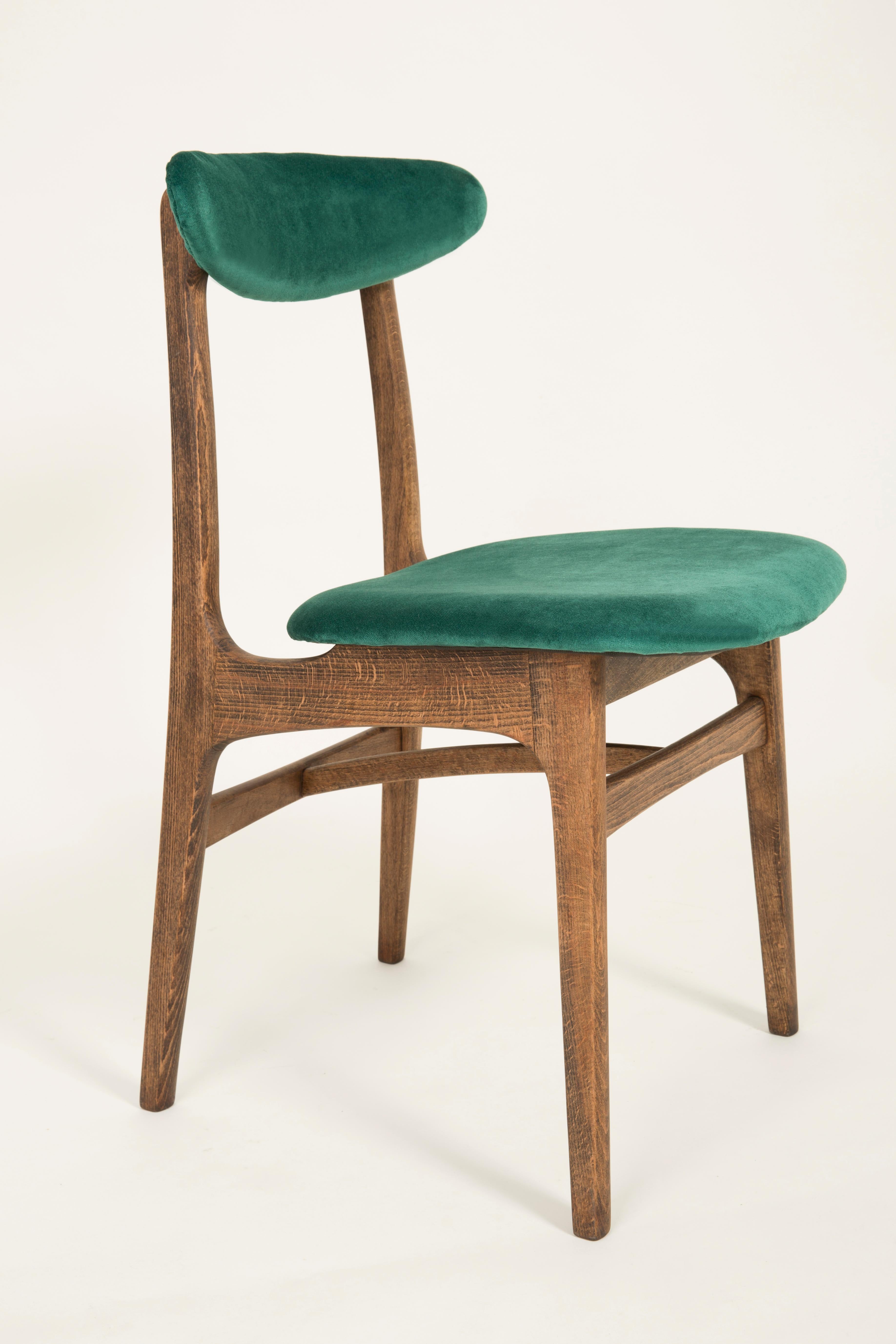 Chairs designed by prof. Rajmund Halas. They have been made of beechwood. They have undergone a complete upholstery renovation, the woodwork has been refreshed. Seats and backs were dressed in a dark green, durable and pleasant to the touch velvet