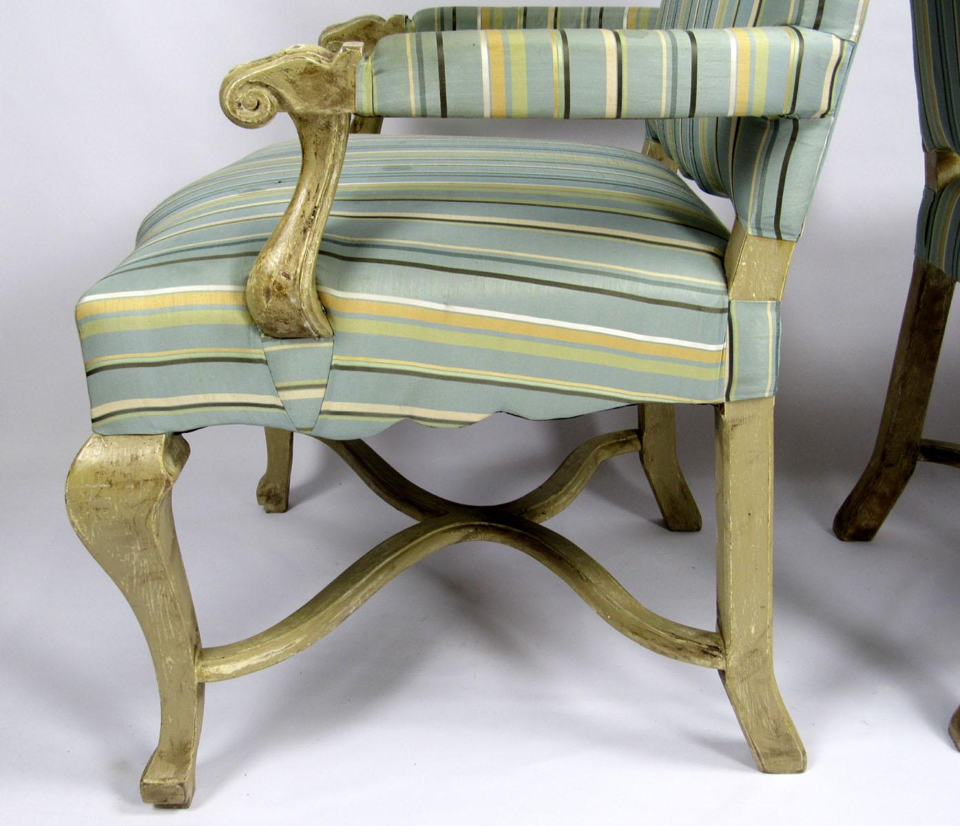 Set of Two 20th Century Hand-Carved Chairs For Sale 6
