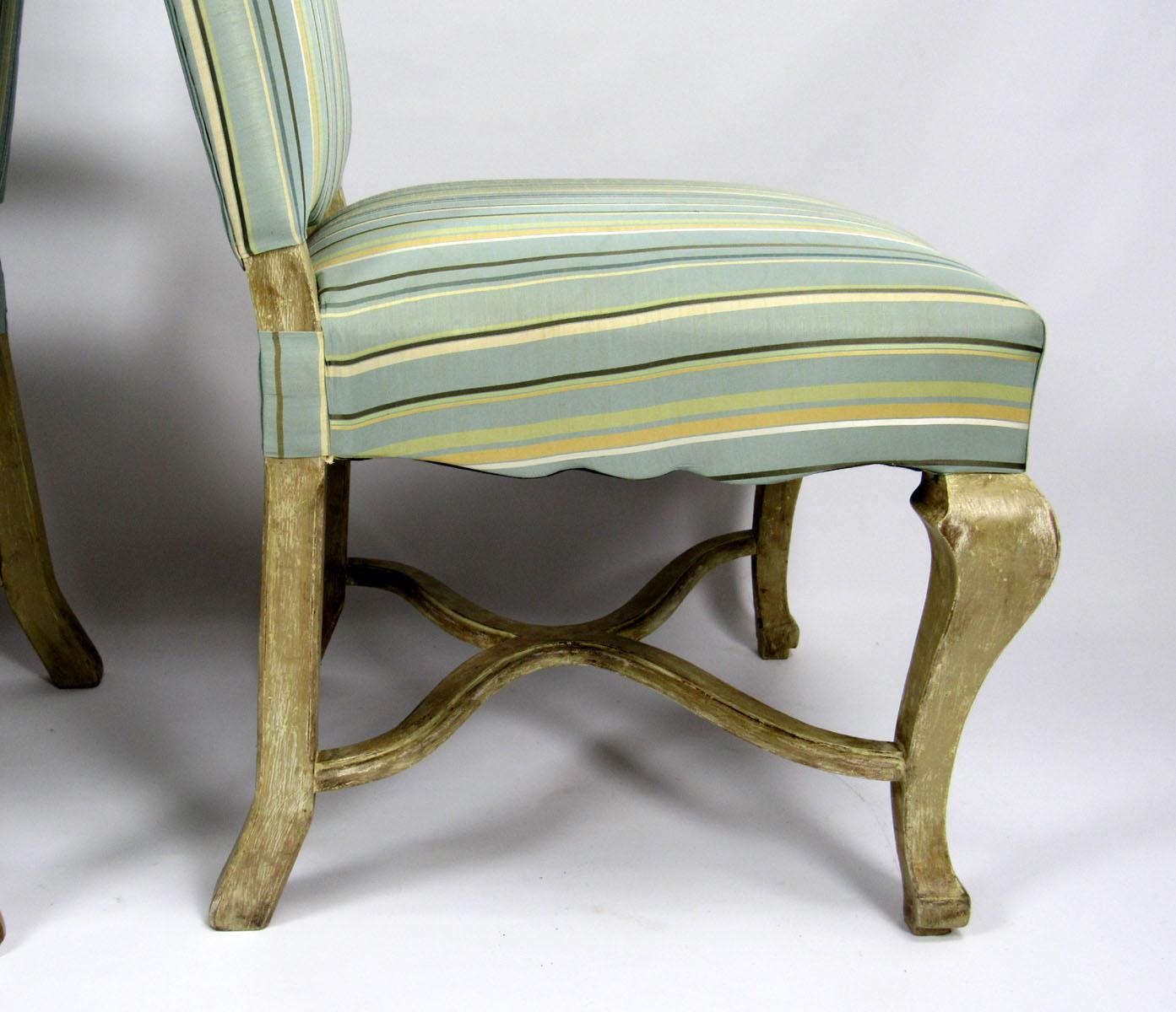 Set of Two 20th Century Hand-Carved Chairs For Sale 7