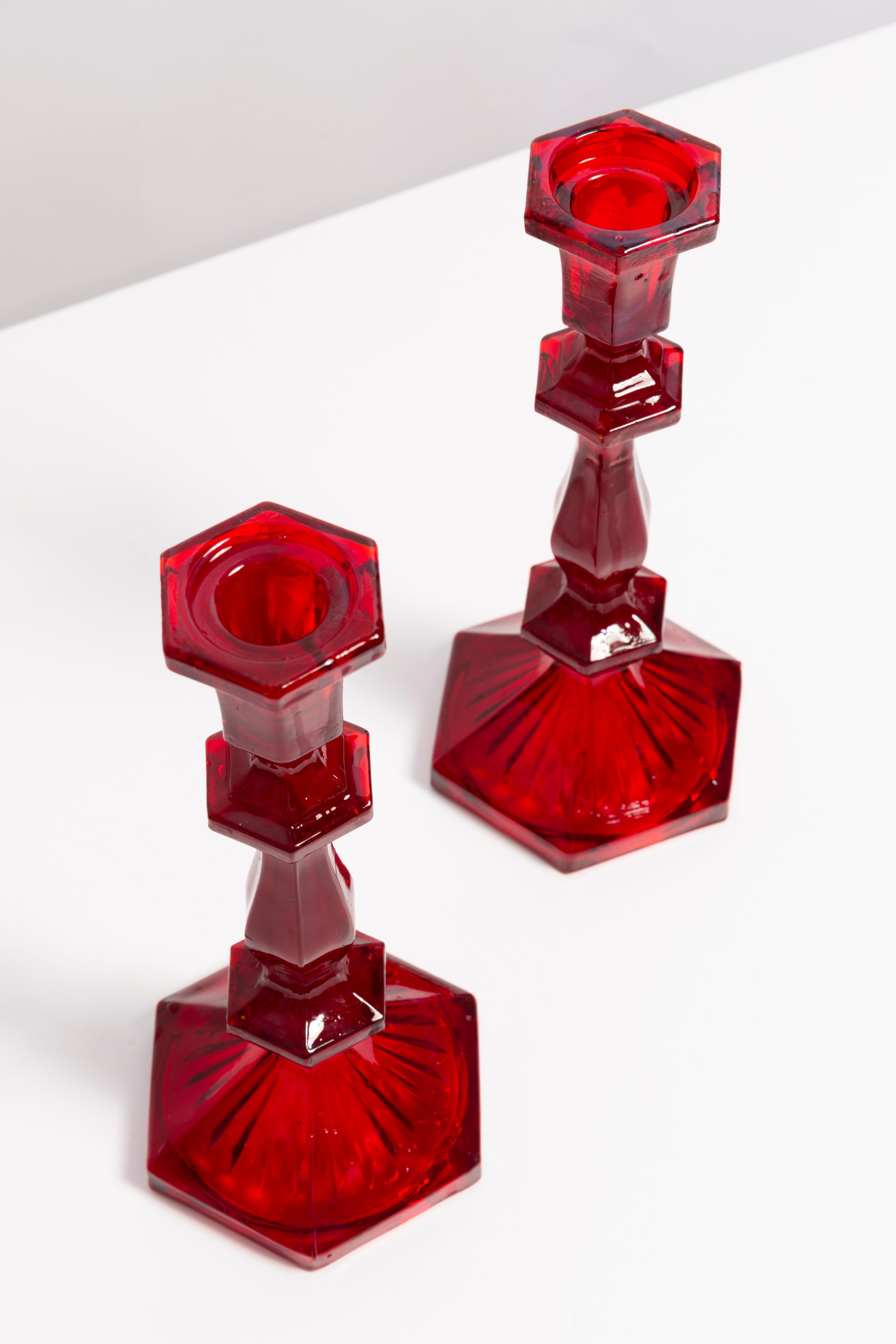 Set of Two 20th Century Red Glass Candlesticks, 1960s In Good Condition In 05-080 Hornowek, PL