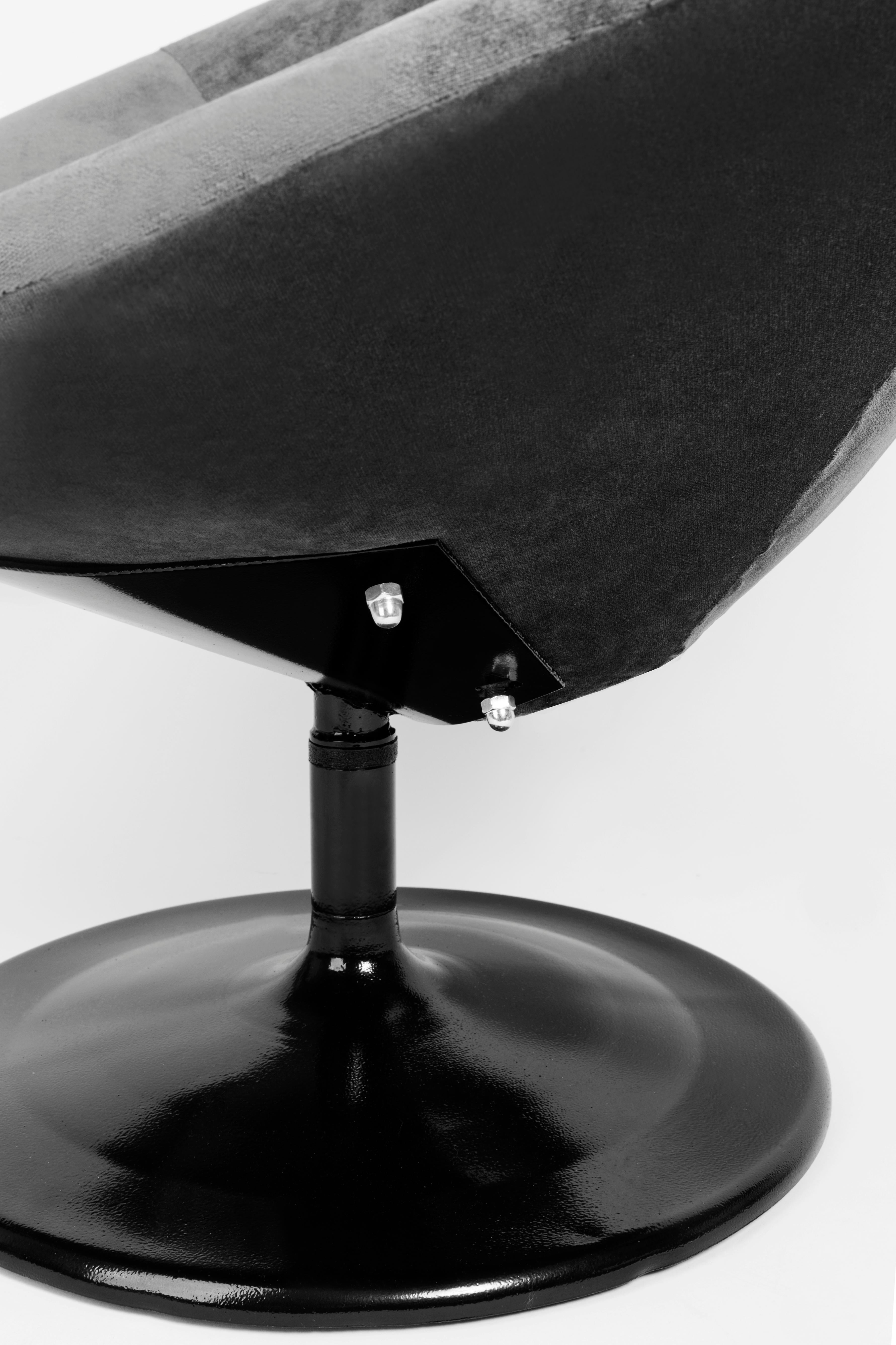 Ensemble de deux fauteuils pivotants en velours noir vintage du 20ème siècle, années 1960 en vente 2