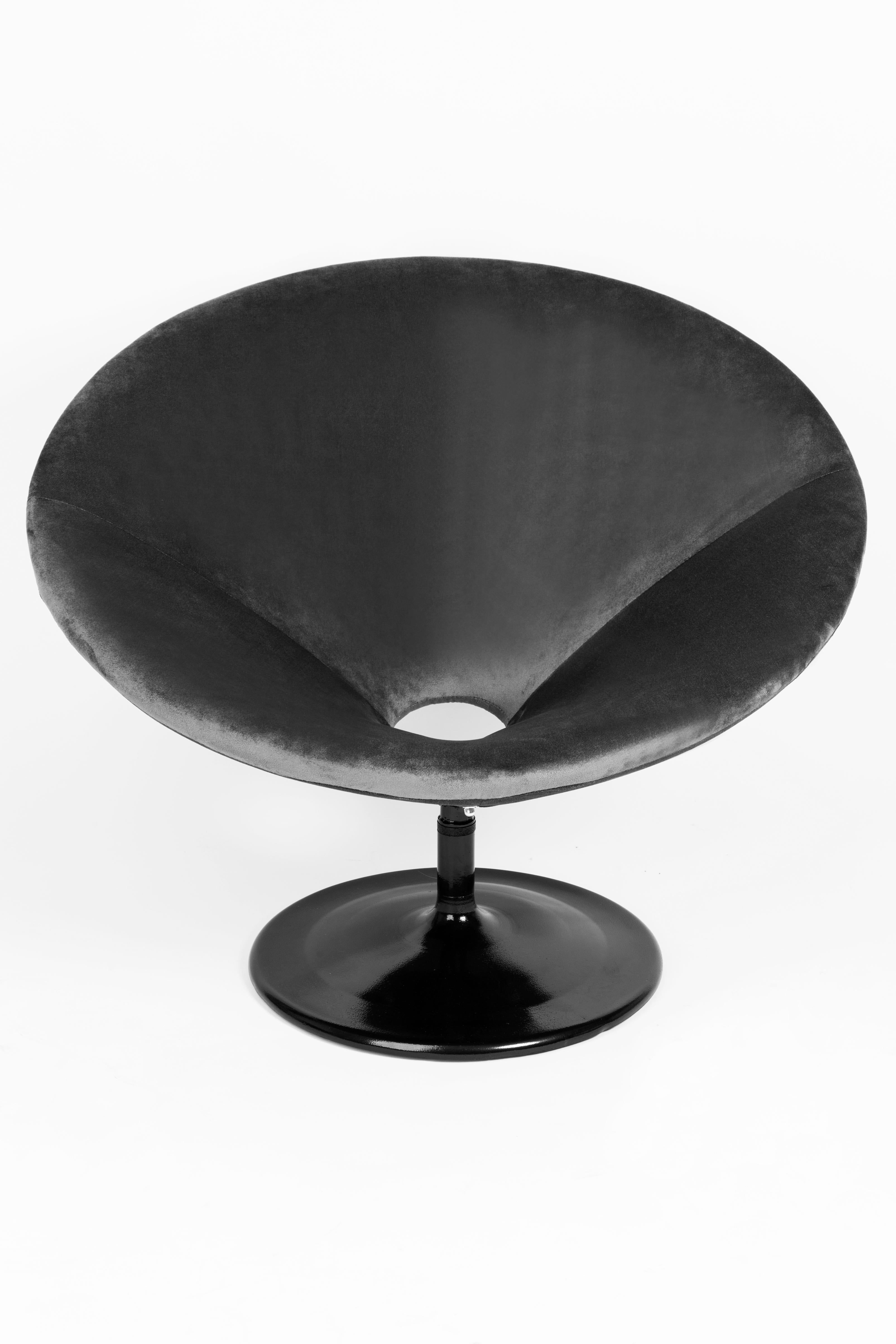 20ième siècle Ensemble de deux fauteuils pivotants en velours noir vintage du 20ème siècle, années 1960 en vente