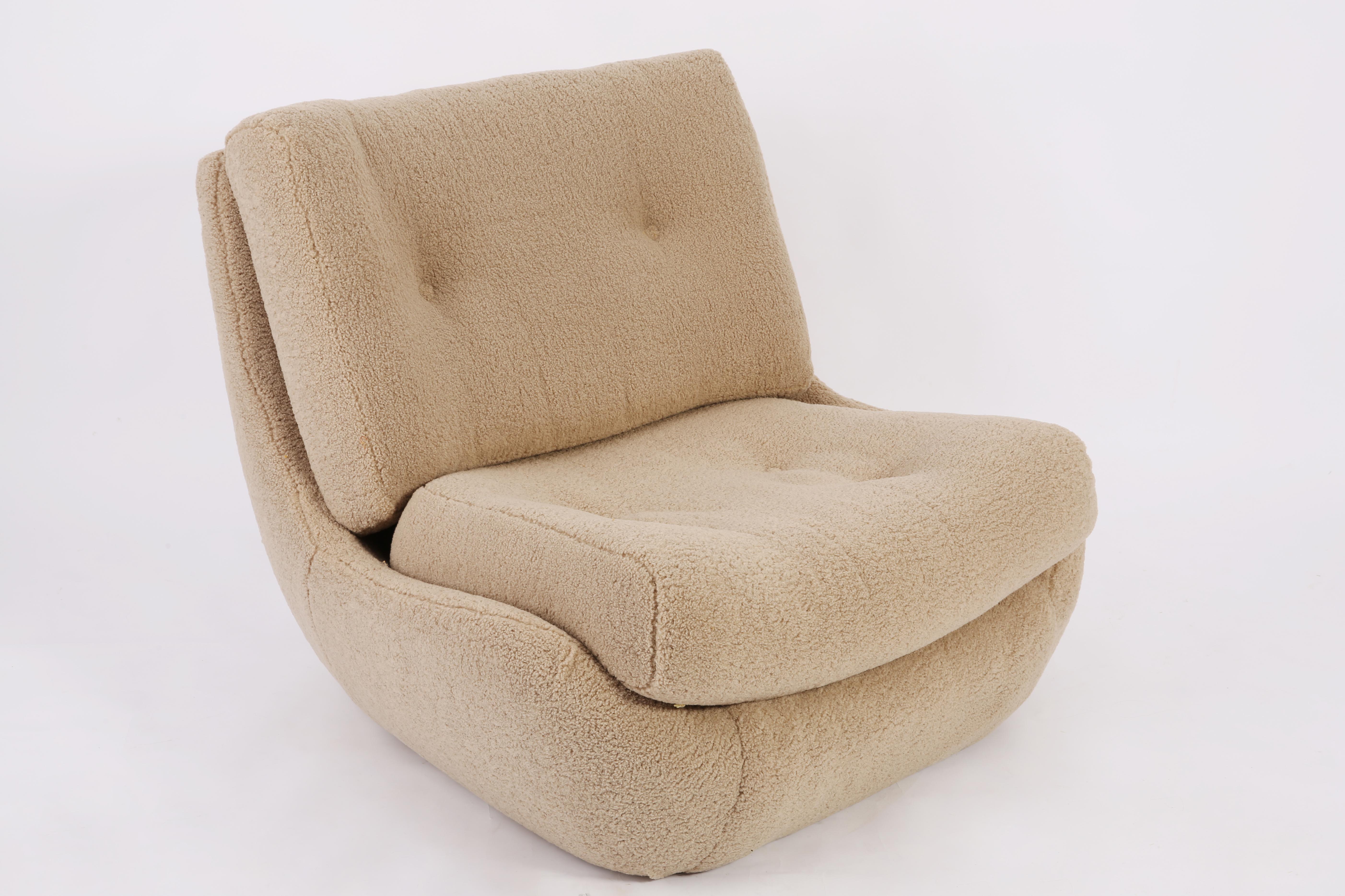 Hand-Crafted Set of Two 20th Century Vintage Creme Boucle Atlantis Big Armchairs, 1960s For Sale